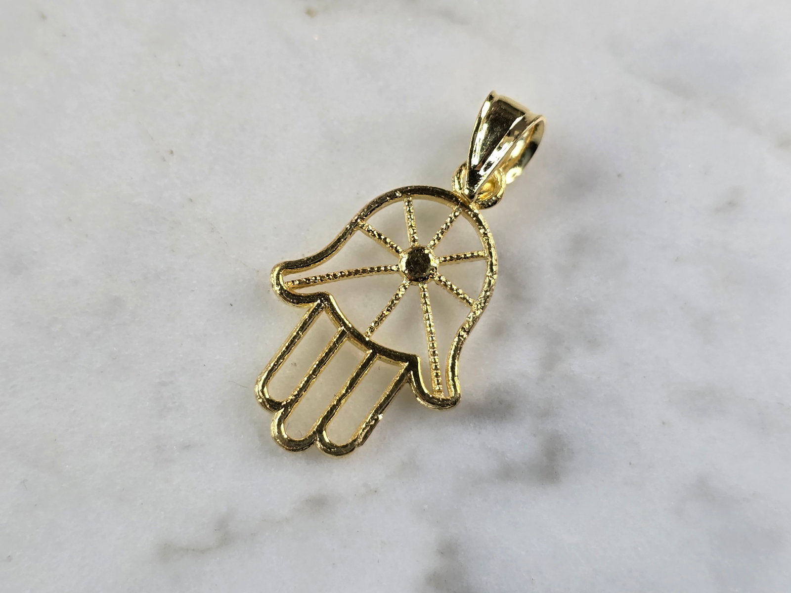 Womens Sterling Silver Gold Tone Hamsa Hand Pendant: A WOMENS STERLING SILVER GOLD TONE HAMSA HAND PENDANT. THE PENDANT WEIGHS 1.0g, AND MEASURES 1" BY 1/2". MAKES A GREAT GIFT FOR THAT SPECIAL SOMEONE. ANY QUESTIONS, PLEASE DO NOT HESITATE TO ASK.