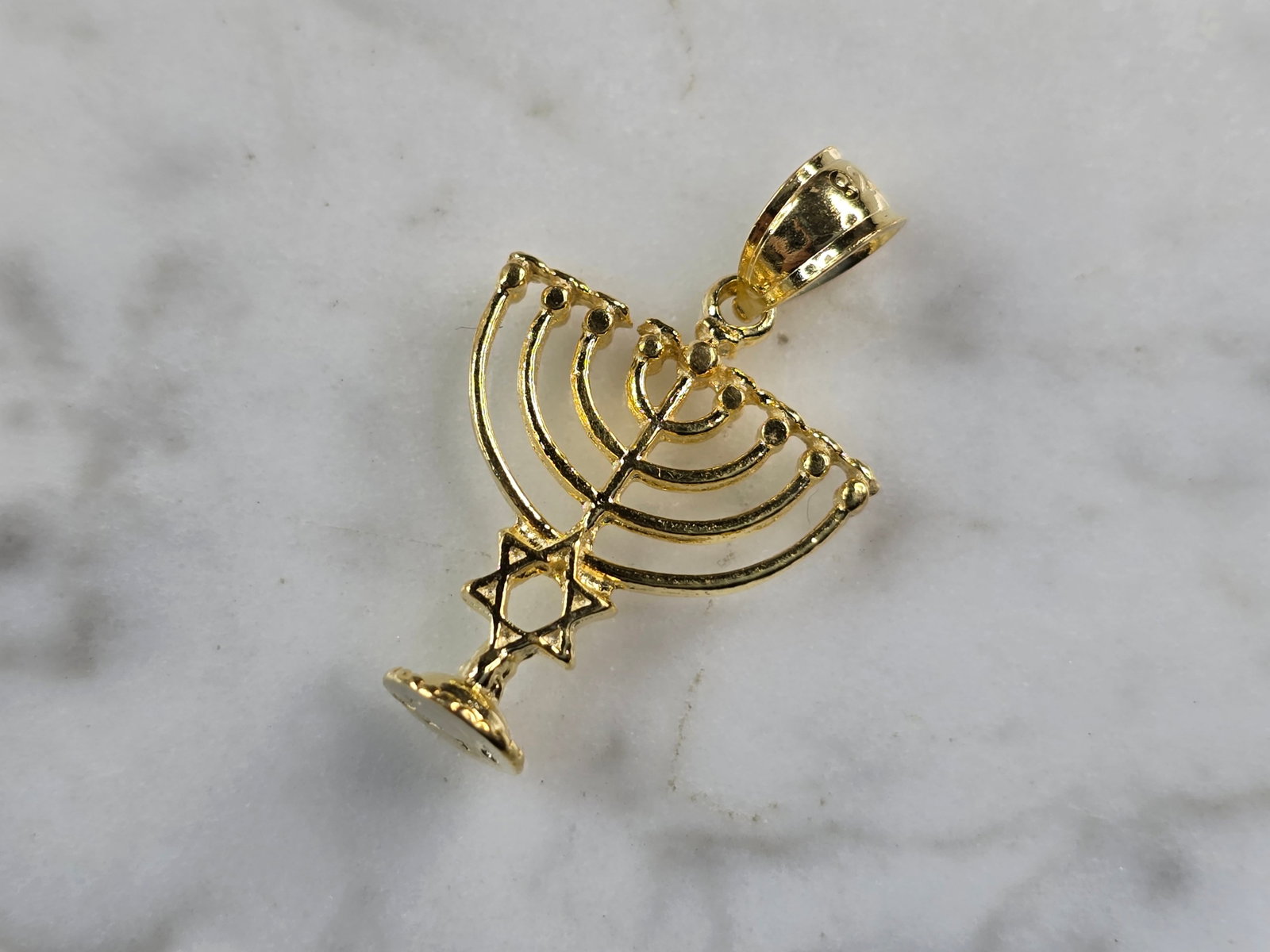 Sterling Silver Gold Tone Jewish Judaica Hebrew Candelabra Pendant: A STERLING SILVER GOLD TONE JEWISH HEBREW CANDELABRA PENDANT. PENDANT WEIGHS 1.2g, AND MEASURES 1" LONG BY 1/2" WIDE. MAKES A GREAT GIFT FOR THAT SOMEONE SPECIAL. ANY QUESTIONS, PLEASE ASK. BE SURE TO