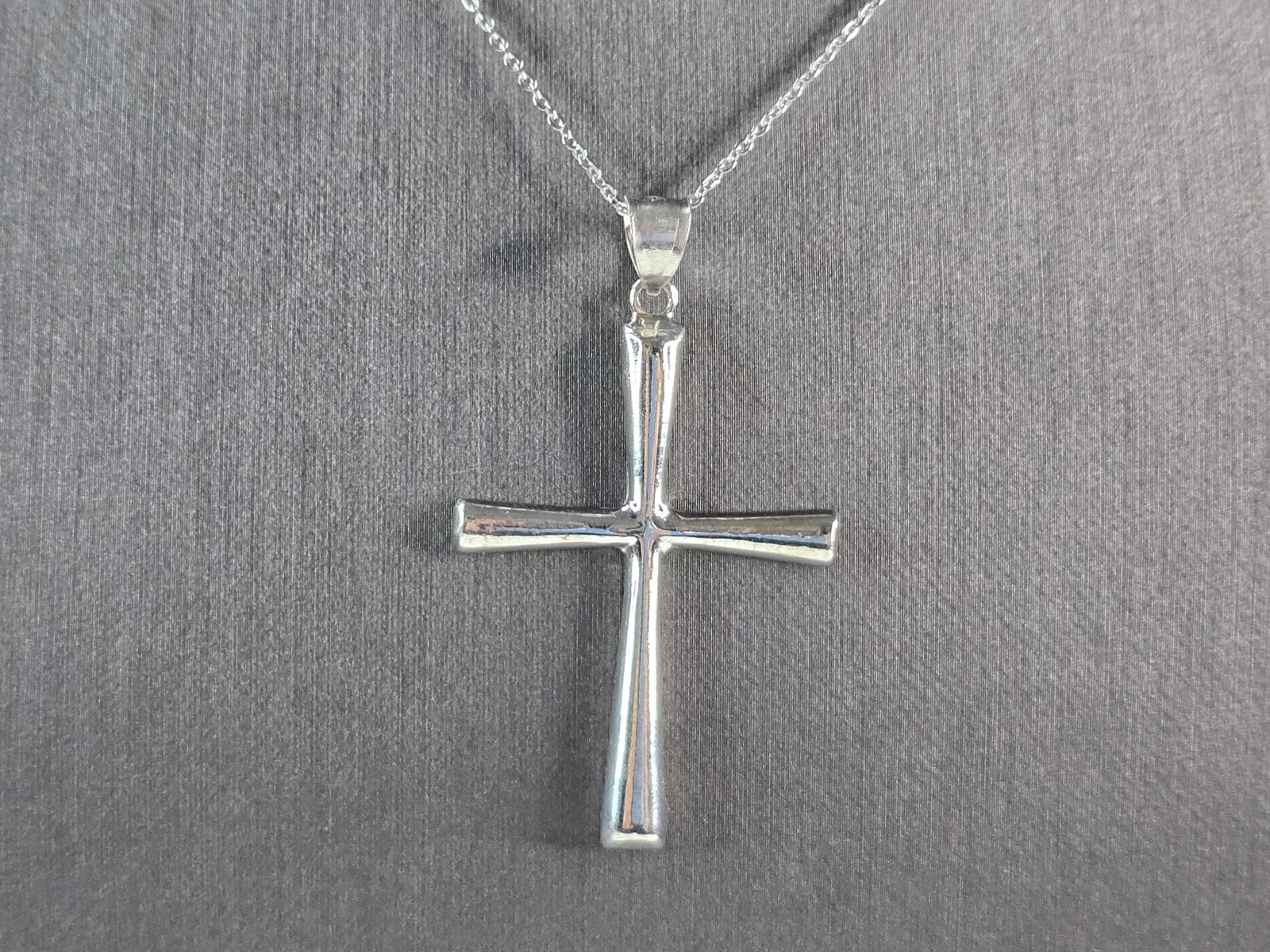 Womens Sterling Silver Religious Cross Pendant Necklace: A VERY NICE STERLING SILVER RELIGIOUS CROSS NECKLACE THAT WEIGHS 7.5g. THE NECKLACE MEASURES 18" LONG AND THE PENDANT MEASURES 2" LONG BY 1 1/4" WIDE. ANY QUESTIONS PLEASE DONT HESITATE TO ASK. BE SUR