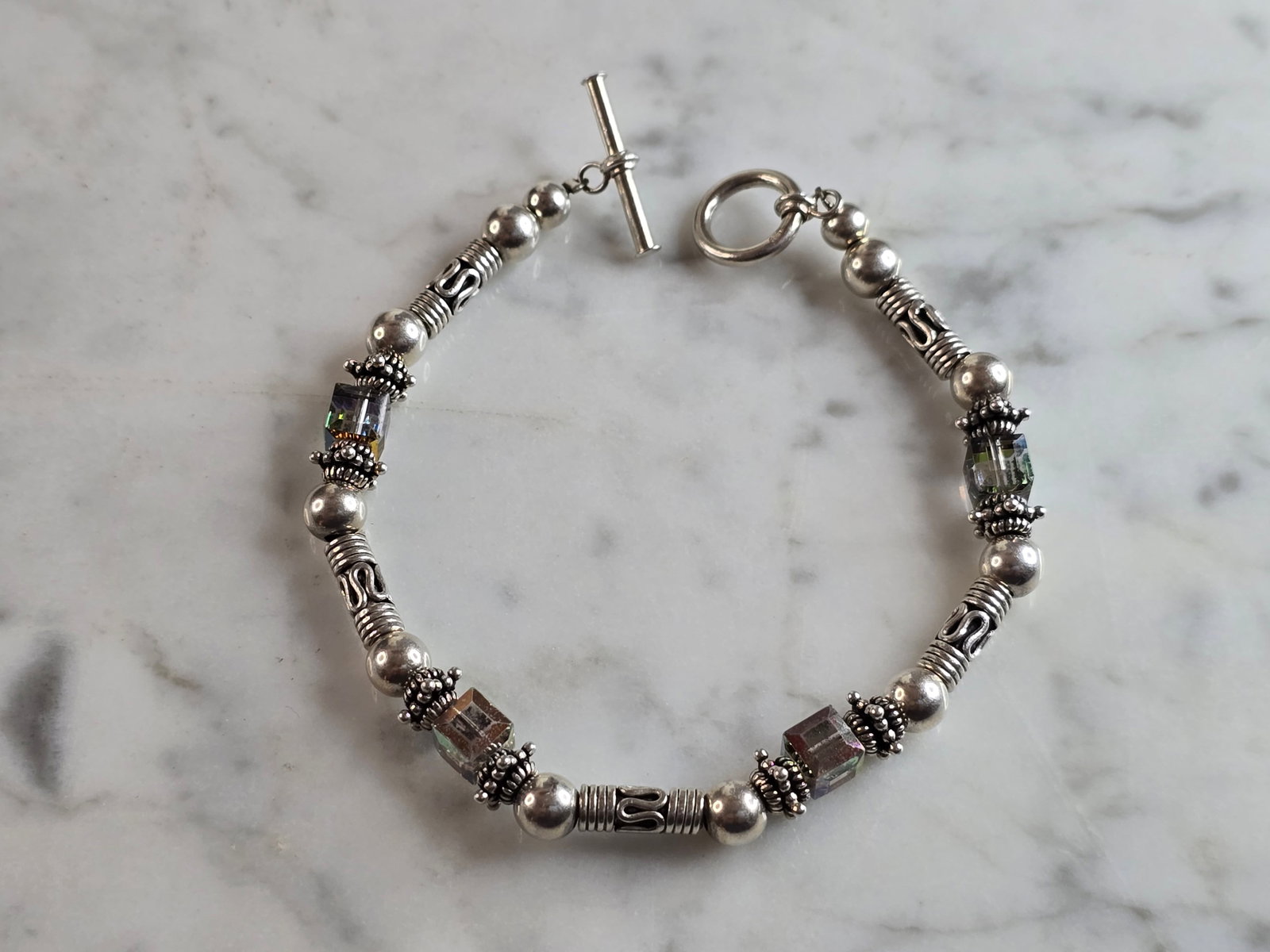 Womens Vintage Estate Sterling Silver Modernist Bracelet: A WOMENS VINTAGE ESTATE STERLING SILVER MODERNIST BRACELET. BRACELET WEIGHS 16.2g, AND MEASURES 7 1/2" LONG BY 1/4" WIDE. MAKES A GREAT GIFT FOR THAT SOMEONE SPECIAL. ANY QUESTIONS, PLEASE ASK. BE SUR