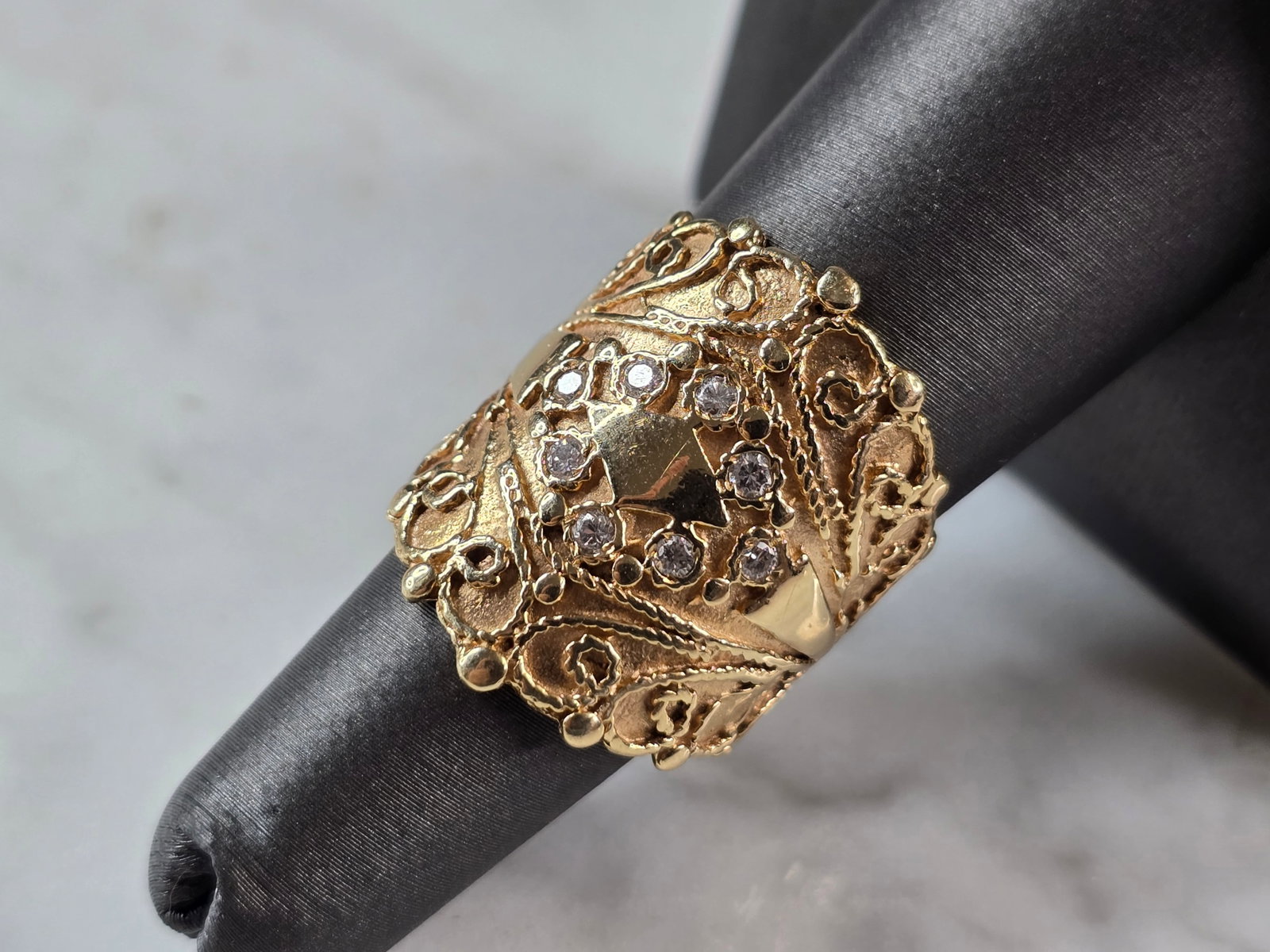 Womens Vintage Estate 14K Yellow Gold Diamond Cigar Band Ring: A WOMENS VINTAGE ESTATE 14K YELLOW GOLD DIAMOND CIGAR BAND RING. THE RING WEIGHS 10.0g AND IS A SIZE 7.0. THE FACE OF THE RING MEASURES 7/8" LONG. RING HAS A PARTIAL MARK ON THE INSIDE. THERE ARE ABOU