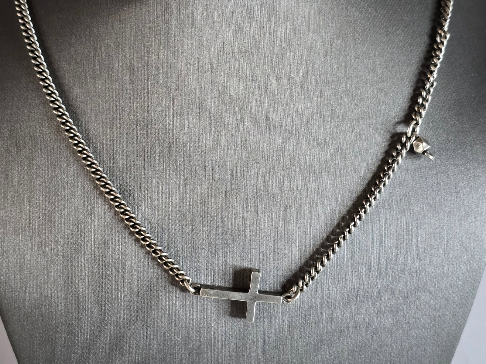 Womens Vintage Estate Sterling Silver Religious Cross M. Cohen Necklace: A VINTAGE ESTATE STERLING SILVER RELIGIOUS CROSS NECKLACE THAT WAS MADE BY MAOR COHEN. NECKLACE WEIGHS 36.9g. THE NECKLACE MEASURES 18 1/2" LONG, KEEP IN MIND THIS IS A SLIP ON NECKLACE, NO CLASP. IF 