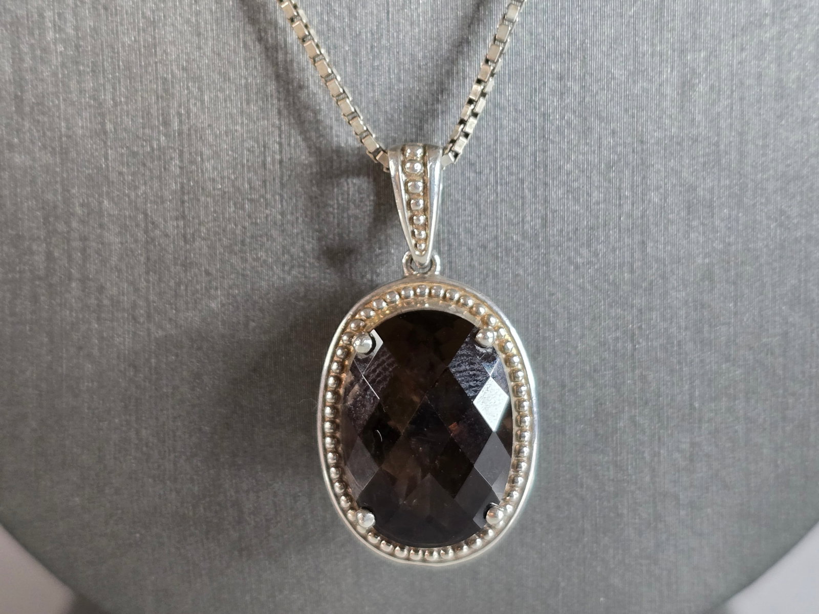Womens Vintage Sterling Silver Smoky Quartz Pendant Necklace: A WOMENS VINTAGE ESTATE STERLING SILVER NECKLACE WITH A SMOKY QUARTZ PENDANT. TOGETHER THEY WEIGHS 14.4g. NOT SURE IF STONE IS NATURAL OR MAN MADE. THE NECKLACE MEASURES 31" LONG AND THE PENDANT MEASU