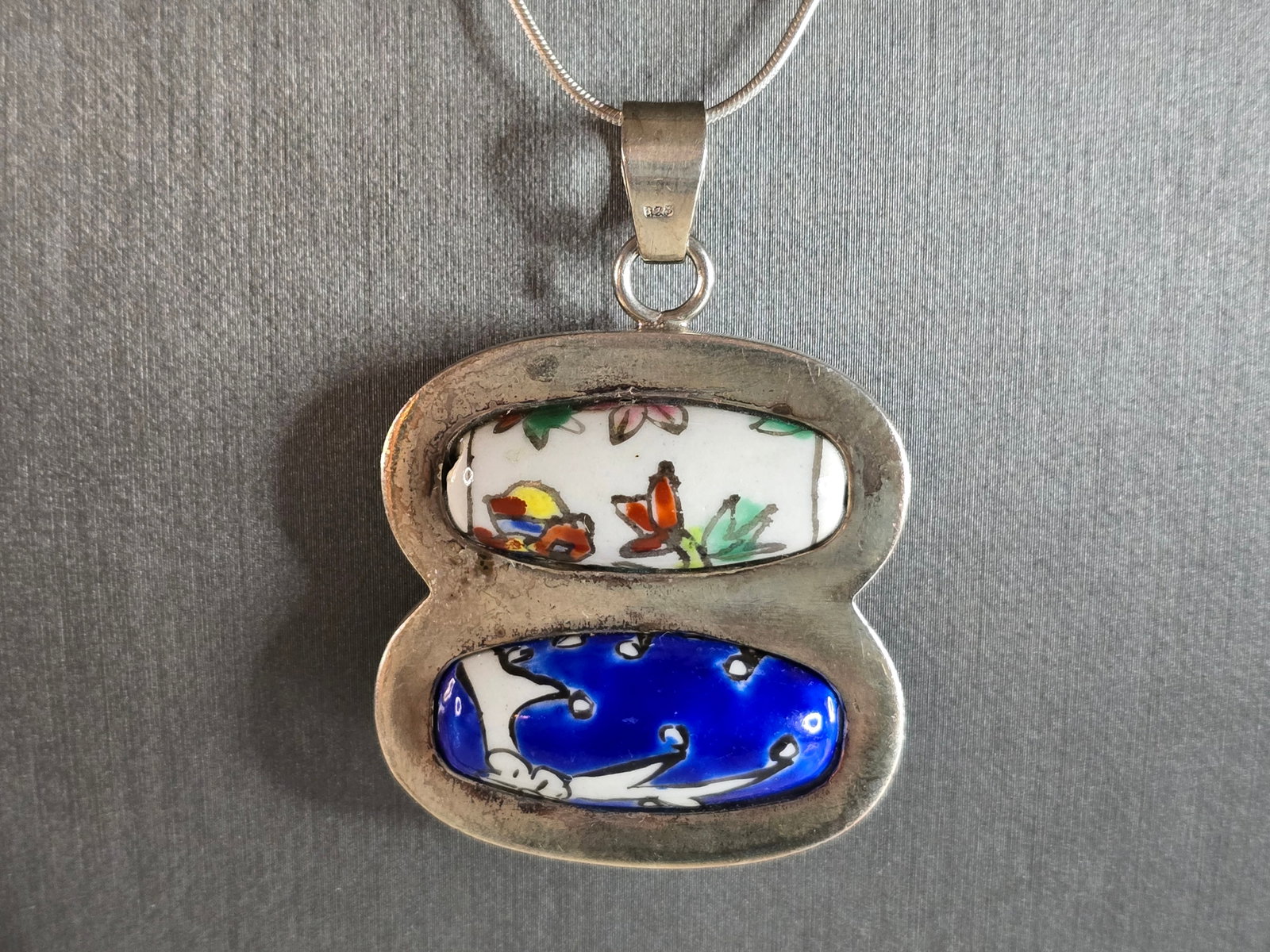 Womens Vintage Sterling Silver Chinese Porcelain Pendant Necklace: A WOMENS VINTAGE ESTATE STERLING SILVER HAND PAINTED CHINESE PORCELAIN PENDANT WITH NECKLACE. THE TOTAL WEIGHT IS 26.9. THE PENDANT MEASURES 1 7/8" LONG BY 1 1/2" WIDE AND NECKLACE MEASURES 20" LONG. 