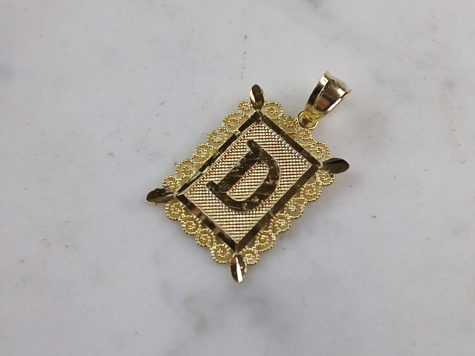 Womens Sterling Silver Gold Tone Initial Letter " D " Pendant: A WOMENS STERLING SILVER GOLD TONE INITIAL LETTER "D" PENDANT. PENDANT WEIGHS 1.3g AND MEASURES 1" LONG BY 5/8" WIDE. MAKES A GREAT GIFT FOR THAT SOMEONE SPECIAL. ANY QUESTIONS, PLEASE ASK. BE SURE TO