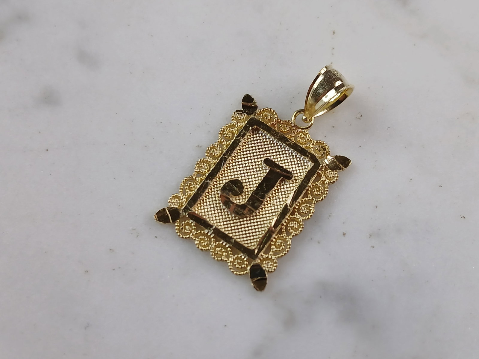 Womens Sterling Silver Gold Tone Initial Letter " J " Pendant: A WOMENS STERLING SILVER GOLD TONE INITIAL LETTER "J" PENDANT. PENDANT WEIGHS 1.3g AND MEASURES 1" LONG BY 5/8" WIDE. MAKES A GREAT GIFT FOR THAT SOMEONE SPECIAL. ANY QUESTIONS, PLEASE ASK. BE SURE TO