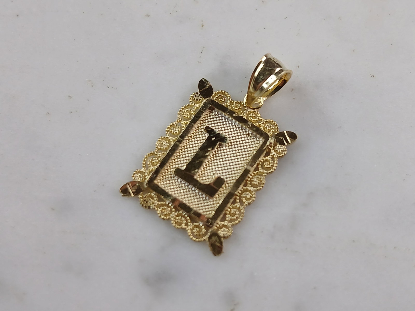 Womens Sterling Silver Gold Tone Initial Letter " L " Pendant: A WOMENS STERLING SILVER GOLD TONE INITIAL LETTER "L" PENDANT. PENDANT WEIGHS 1.3g AND MEASURES 1" LONG BY 5/8" WIDE. MAKES A GREAT GIFT FOR THAT SOMEONE SPECIAL. ANY QUESTIONS, PLEASE ASK. BE SURE TO