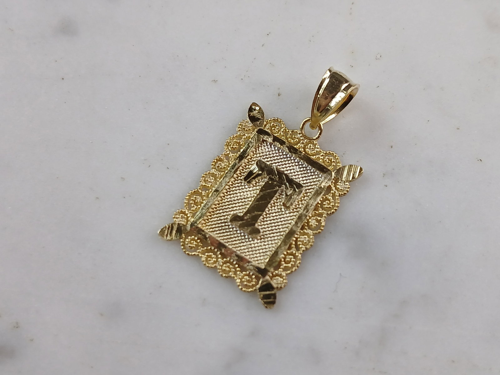 Womens Sterling Silver Gold Tone Initial Letter " T " Pendant: A WOMENS STERLING SILVER GOLD TONE INITIAL LETTER "T" PENDANT. PENDANT WEIGHS 1.3g AND MEASURES 1" LONG BY 5/8" WIDE. MAKES A GREAT GIFT FOR THAT SOMEONE SPECIAL. ANY QUESTIONS, PLEASE ASK. BE SURE TO