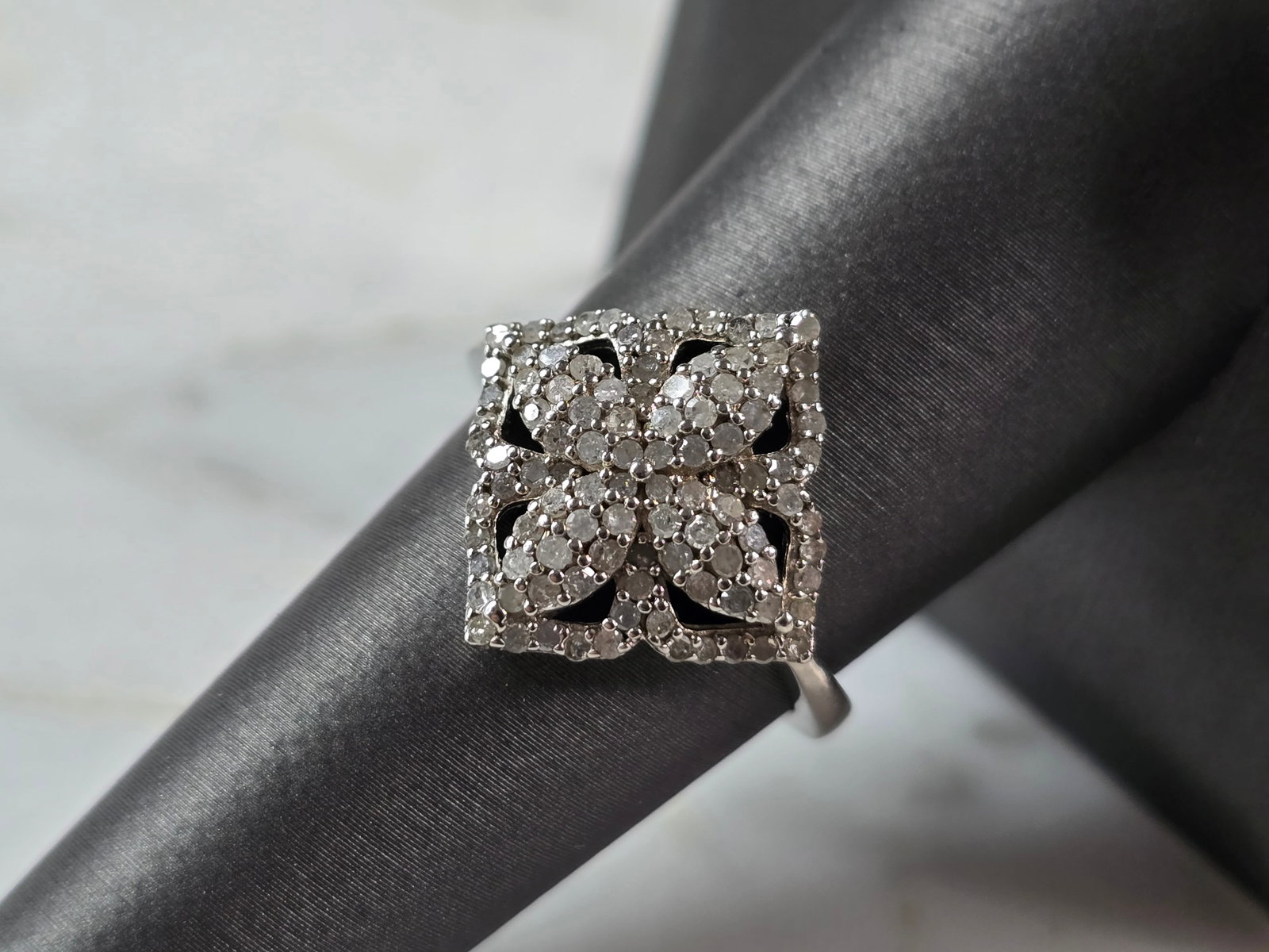 Womens Vintage Estate Sterling Silver Diamond Ring: A WOMENS VINTAGE ESTATE STERLING SILVER DIAMOND RING . THE RING WEIGHS 3.7g, AND IS A SIZE 8.0. THE WIDTH OF THE RING IS 1/2". RING HAS A LITTLE OVER 100 TINY DIAMONDS IN IT. GREAT DESIGN, AND A BEAUT