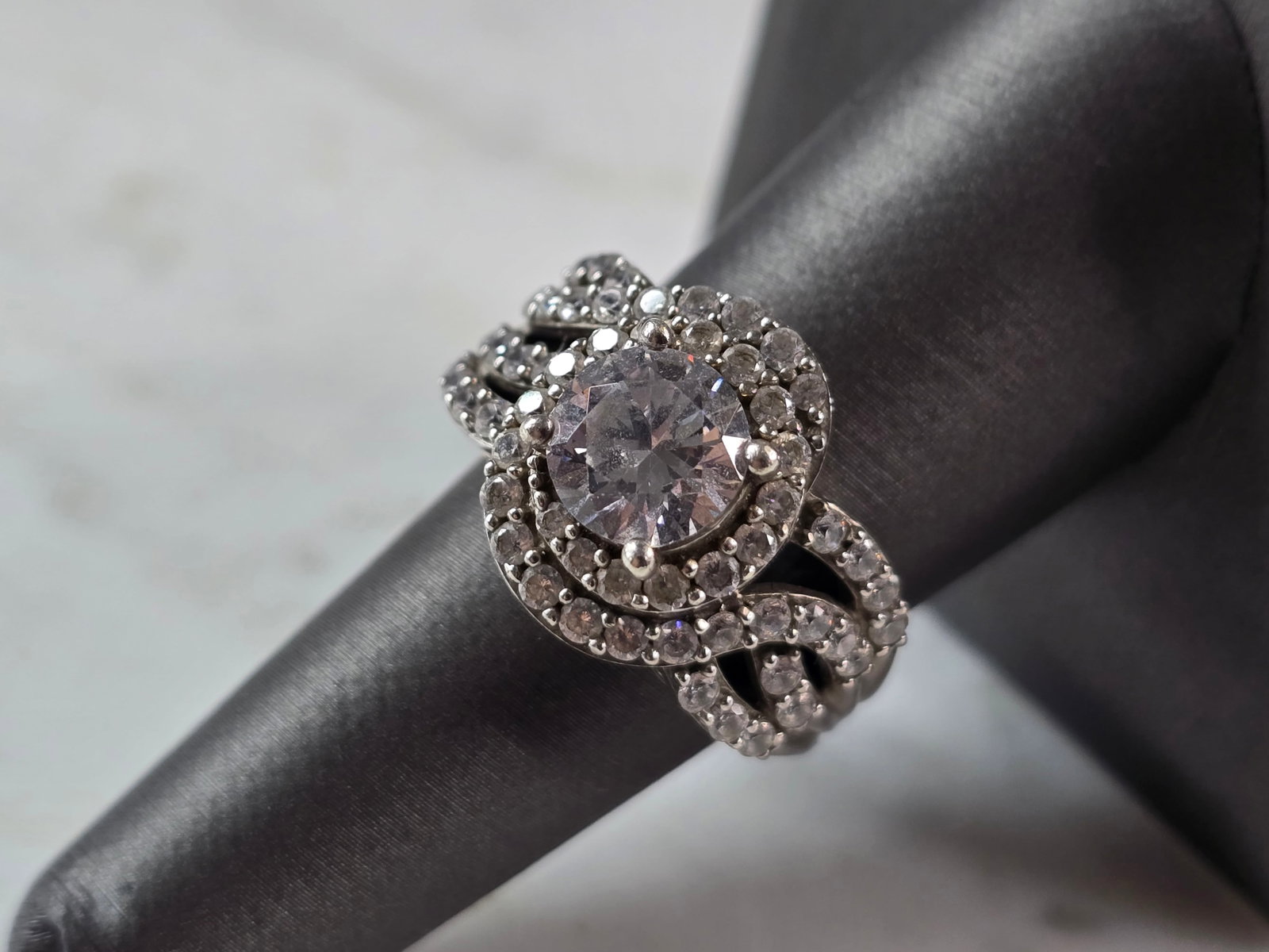 Womens Vintage Estate Sterling Silver Modernist CZ Ring: A WOMENS VINTAGE ESTATE STERLING SILVER MODERNIST CZ RING. THE RING WEIGHS 8.3g, AND IS A SIZE 7.75. THE WIDTH OF THE RING IS 5/8". ANY QUESTIONS PLEASE DO NOT HESITATE TO ASK. BE SURE TO CHECK OUT SO