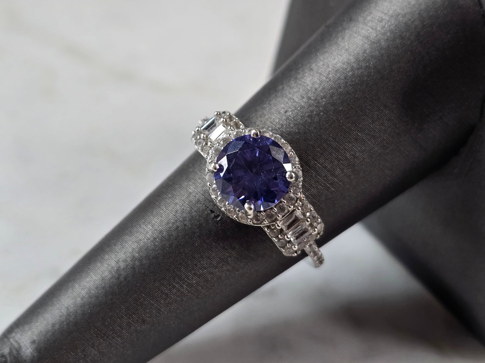 Womens Vintage Estate Sterling Silver Tanzanite Ring (1 of 5)