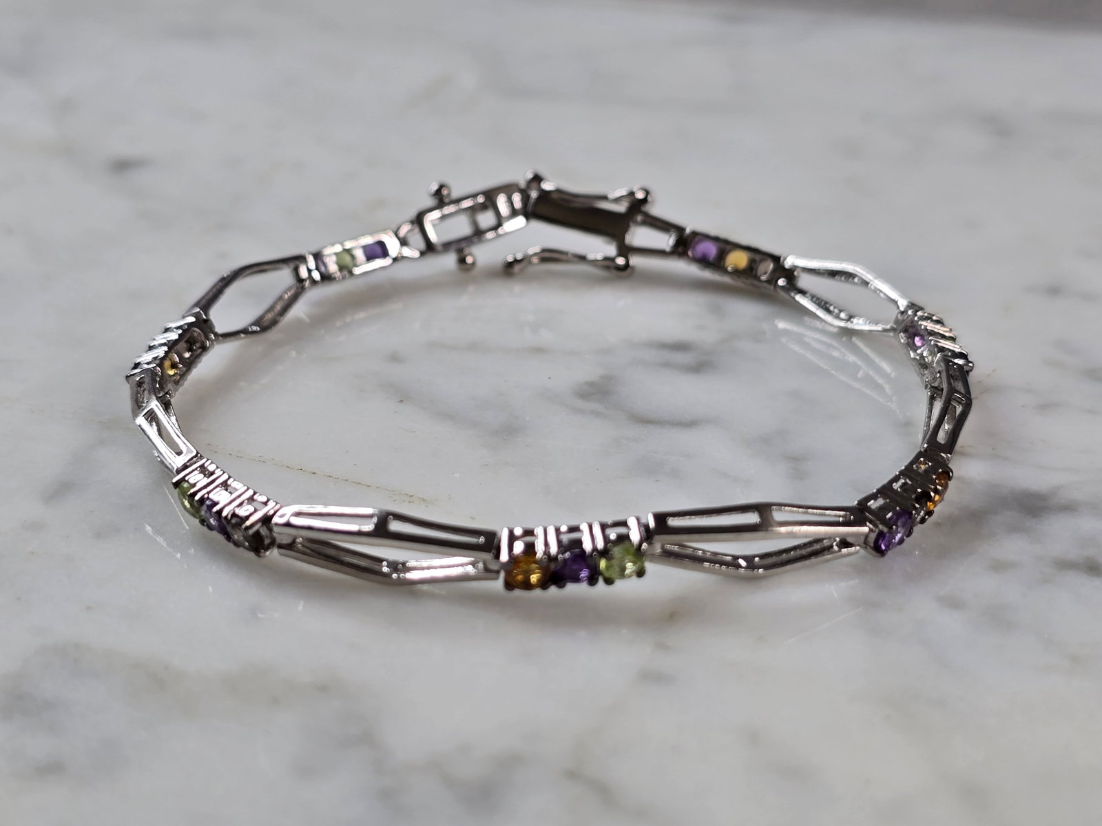 Womens Vintage Estate Sterling Silver Modernist Multi Stone Bracelet: A WOMENS VINTAGE ESTATE STERLING SILVER MODERNIST MULTI STONE BRACELET. BRACELET MEASURES 7 1/2" LONG BY ABOUT 1/4" WIDE AND WEIGHS 8.6g. NOT SURE IF STONES ARE NATURAL OR MAN MADE. THIS WOULD MAKE A 