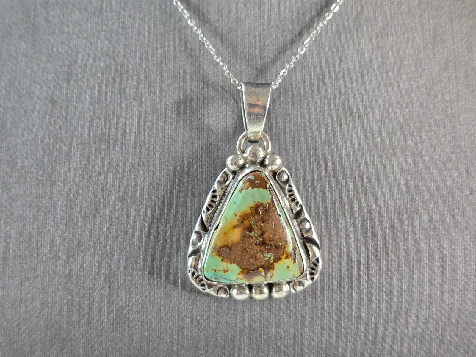 Womens Vintage Estate Sterling Silver Turquoise Pendant Necklace: A WOMENS VINTAGE ESTATE STERLING SILVER SOUTHWESTERN TURQUOISE STONE PENDANT WITH NECKLACE. THE PENDANT WITH THE NECKLACE WEIGHS 18.1g. THE PENDANT MEASURES 1 5/8" LONG BY 1" WIDE. THE NECKLACE MEASUR