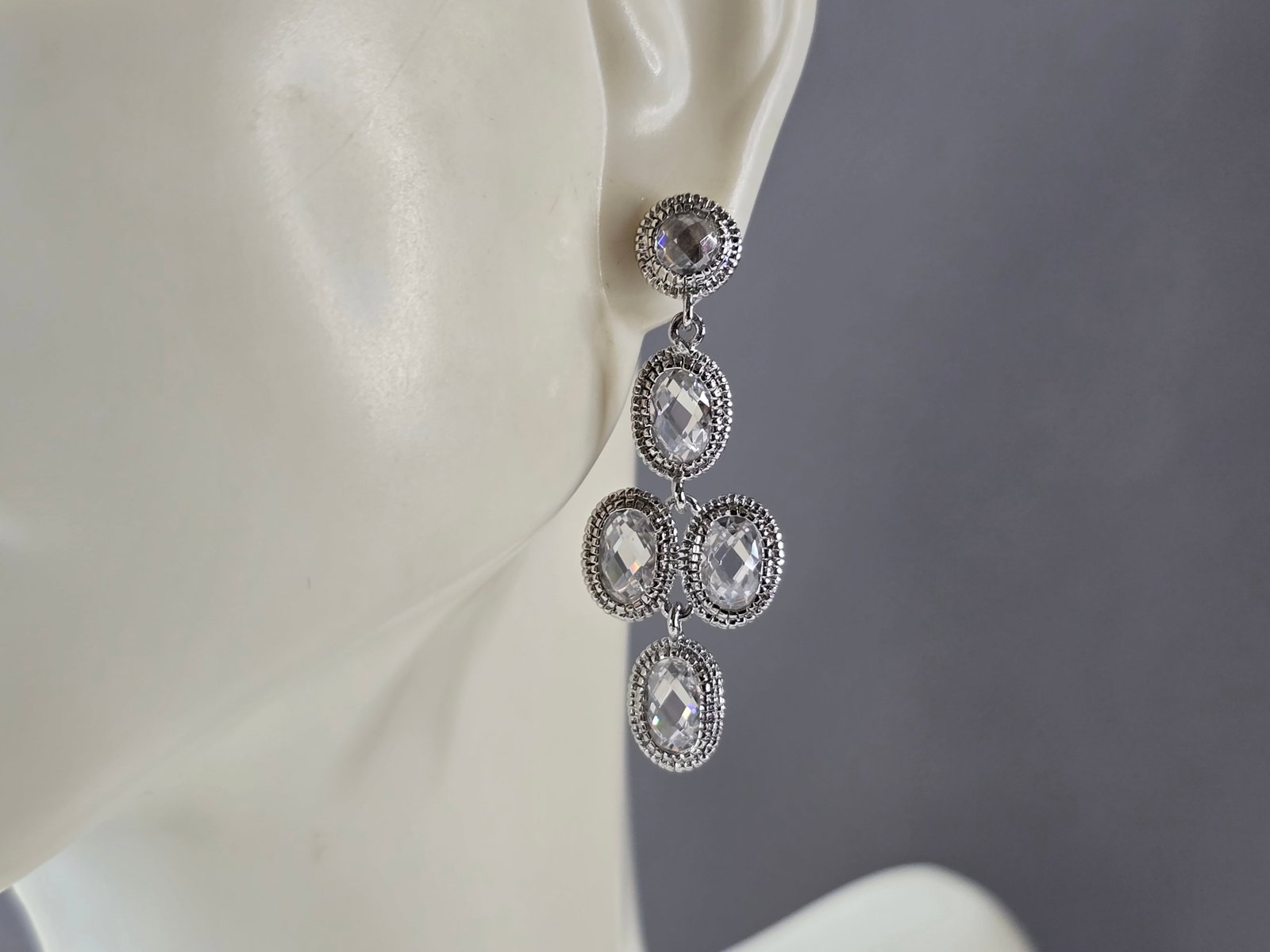 Womens Vintage Estate Sterling Silver CZ Dangle Earrings: A PAIR OF WOMENS STERLING SILVER CZ DANGLE EARRINGS THAT WEIGH 4.1g AND MEASURES 1 1/4" LONG BY 1/2" WIDE. ANY QUESTIONS, PLEASE DO NOT HESITATE TO ASK. BE SURE TO CHECK OUT SOME OF MY OTHER GREAT ITE