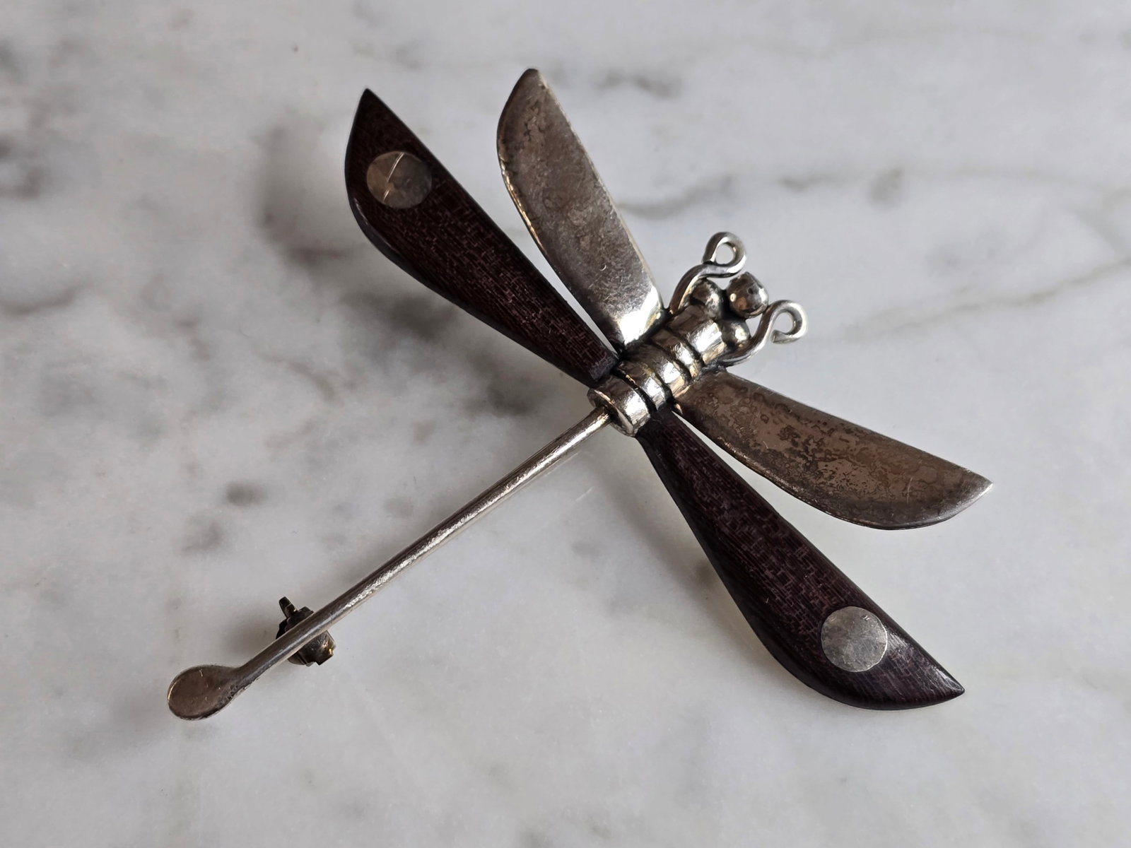 Womens Vintage Estate Sterling Silver Modernist Dragonfly Brooch: A WOMENS VINTAGE ESTATE STERLING SILVER MODERNIST DRAGONFLY BROOCH WITH MODERN DESIGN. THE BROOCH MEASURES 2 1/4" LONG BY 2 1/2" WIDE AND WEIGHS 9.2g. LOWER WINGS APPEAR TO BE MADE OF TEAK. NOT 100% S