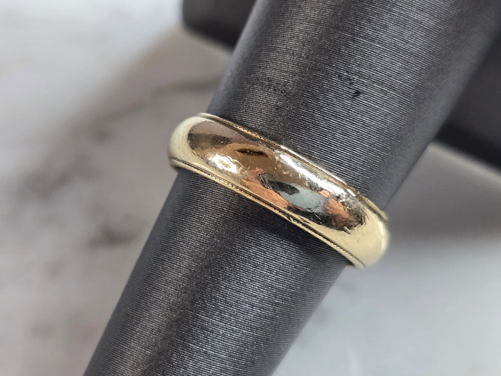 Womens Vintage Estate 14K Yellow Gold Devotion Band Wedding Ring: A WOMENS VINTAGE ESTATE 14K YELLOW GOLD BAND WEDDING RING MADE BY DEVOTION. THE RING WEIGHS 5.0g, AND IS A SIZE 7.0. THE WIDTH OF THE RING MEASURES 3/16". ANY QUESTIONS PLEASE DO NOT HESITATE TO ASK. 