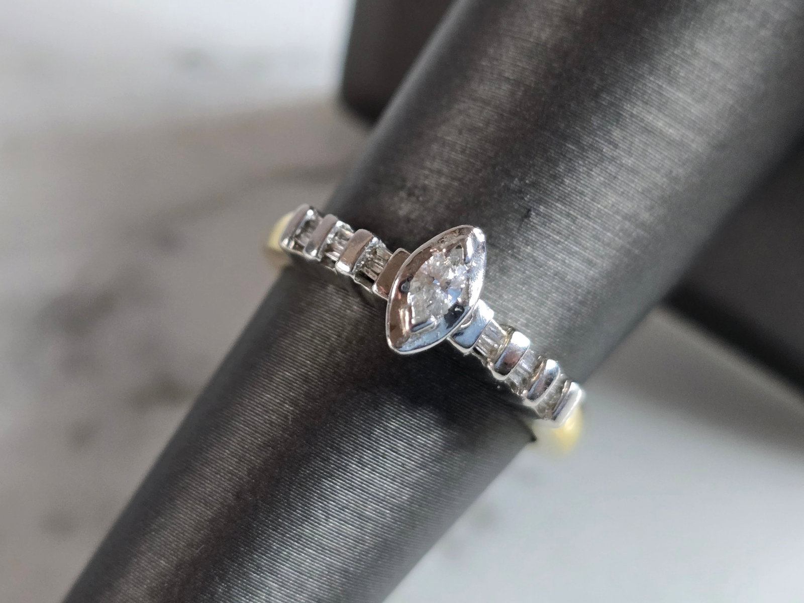 Womens Vintage Estate 14K Yellow Gold Diamond Ring: A WOMENS VINTAGE ESTATE 14K YELLOW GOLD DIAMOND RING. THE TOTAL WEIGHT IS 3.2g, AND IS A SIZE 6.75. THERE ARE ABOUT .32cts OF DIAMONDS. THE CENTER ITSELF IS ABOUT 0.20cts. THE WIDTH OF THE RING IS 1/4