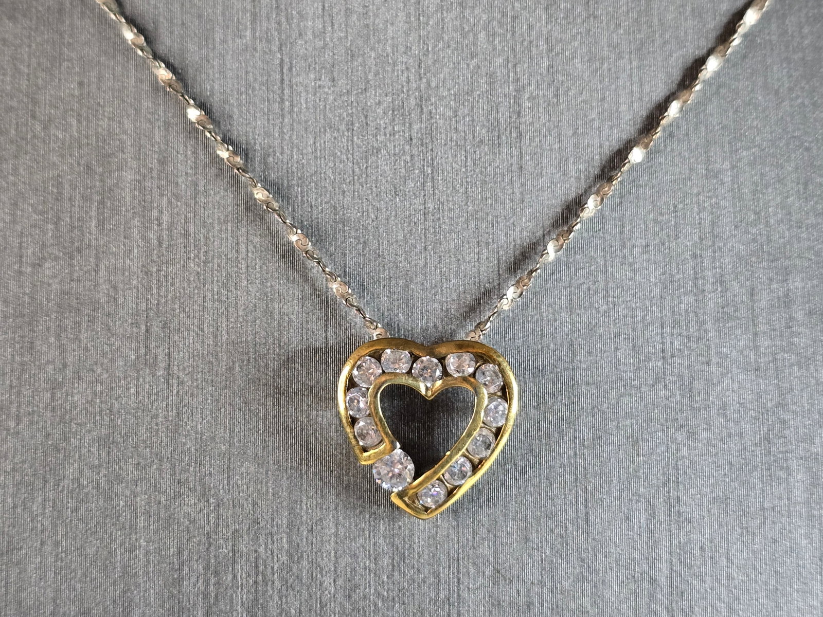 Womens Vintage Estate Sterling Silver Gold Tone CZ Heart Pendant Necklace: A WOMENS VINTAGE ESTATE STERLING SILVER GOLD TONE CZ HEART PENDANT WITH NECKLACE . THE PENDANT MEASURES 5/8" LONG BY 5/8" WIDE. NECKLACE MEASURES 17 3/4" LONG. TOGETHER THEY WEIGH 4.3g. WOULD MAKE A G