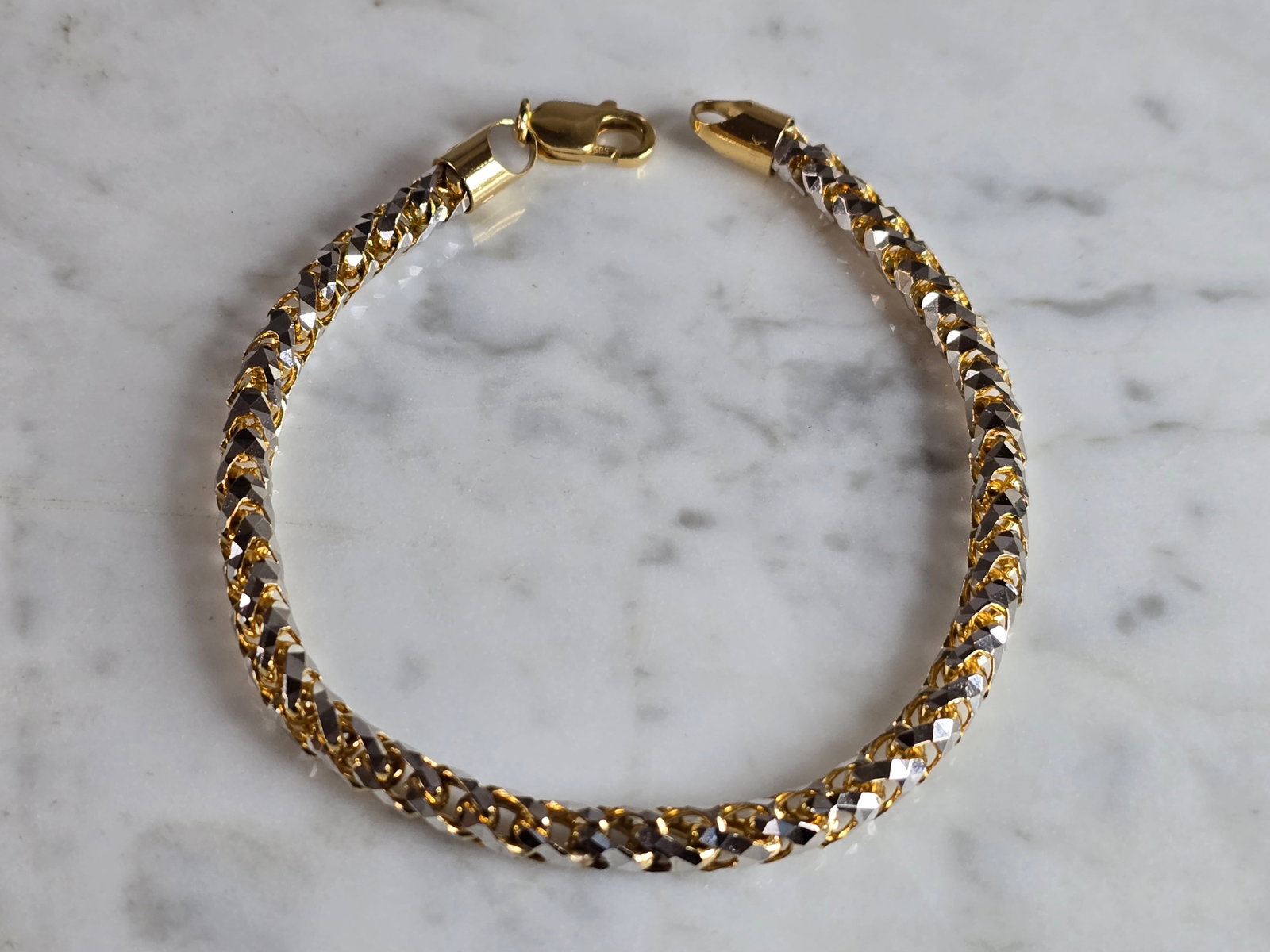 Womens Vintage Estate 14K White & Yellow Gold Modernist Bracelet: A WOMENS VINTAGE ESTATE 14K WHITE & YELLOW GOLD MODERNIST BRACELET. THE BRACELET WEIGHS 24.7g AND MEASURES 8 3/4" LONG BY 3/16" WIDE. BRACELET IS MARKED ON THE CLASP. MAKES A GREAT GIFT FOR THAT SOMEO