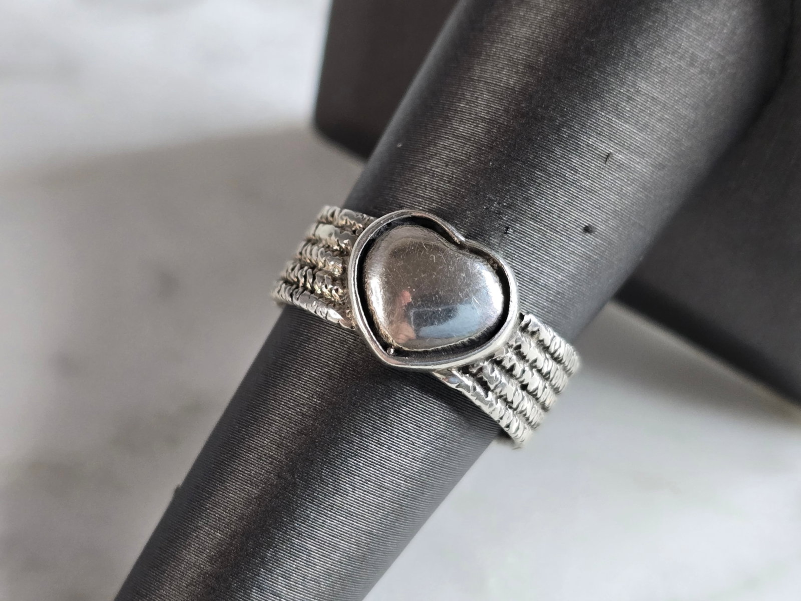 Womens Vintage Estate Sterling Silver Heart Ring: A WOMENS VINTAGE ESTATE STERLING SILVER HEART RING. RING SIZE IS 7.5, AND WEIGHS 4.7g. THE WIDTH OF THE RING IS 5/8". THIS WOULD MAKE A NICE GIFT FOR THAT SOMEONE SPECIAL. ANY QUESTIONS PLEASE DO NOT 