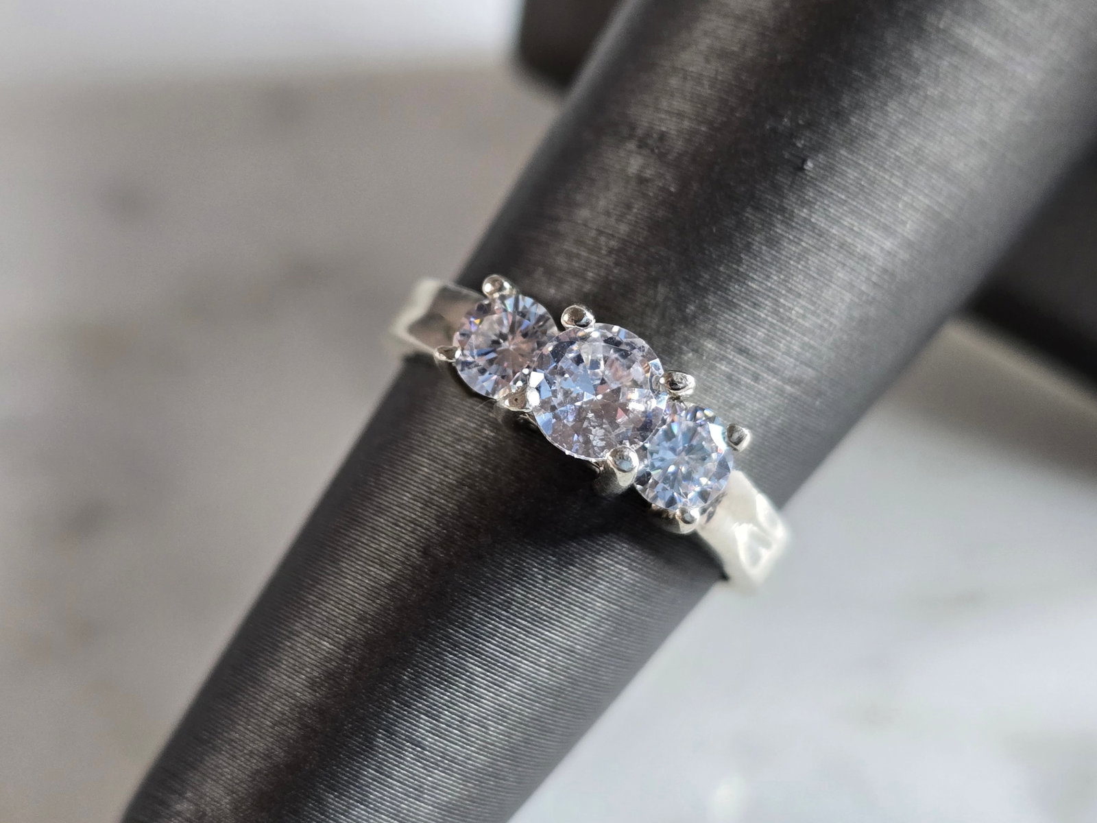 Womens Vintage Estate Sterling Silver Modernist CZ Ring: A WOMENS VINTAGE ESTATE STERLING SILVER MODERNIST CZ RING. THE RING SIZE IS A 5.75, AND WEIGHS 3.2g. THE WIDTH OF THE RING IS 3/16". THIS WOULD MAKE A NICE GIFT FOR THAT SOMEONE SPECIAL. ANY QUESTIONS