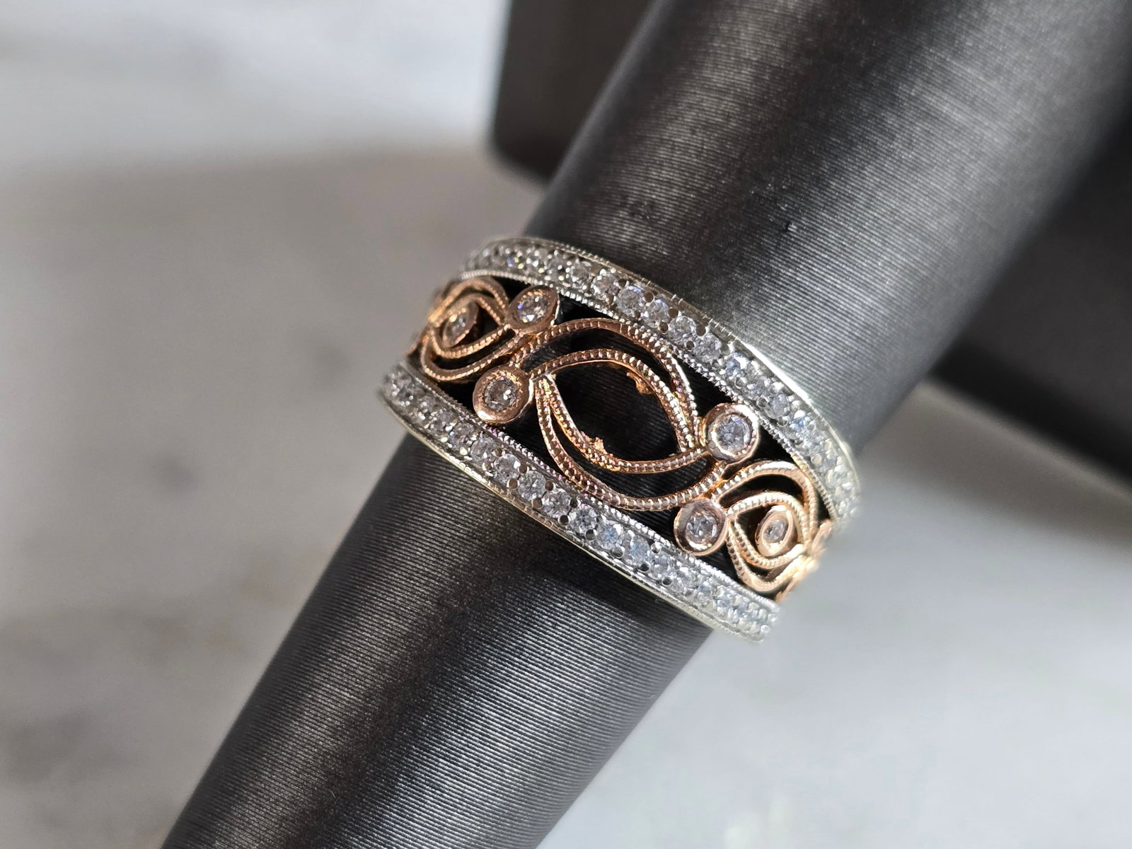Womens Vintage Estate 14K Yellow White Gold Diamond Ring: A WOMENS VINTAGE ESTATE 14K YELLOW & WHITE GOLD DIAMOND RING. THE TOTAL WEIGHT IS 4.4g, AND IS A SIZE 6.25. THERE ARE ABOUT .64cts DIAMONDS IN THIS RING. THE WIDTH OF THE RING IS 3/8". ANY QUESTIONS P