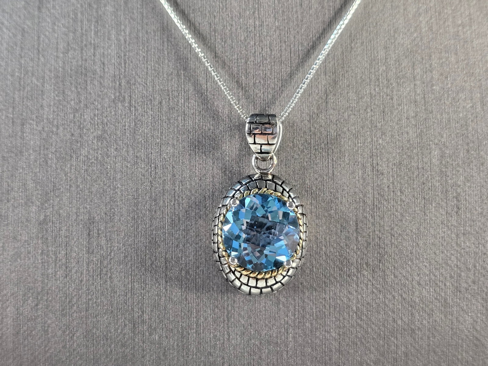 Womens Vintage Estate Sterling Silver Modernist Pendant Necklace: A WOMENS VINTAGE ESTATE STERLING SILVER AQUA COLORED MODERNIST PENDANT NECKLACE. THE TOTAL WEIGHT IS 11.2g. NECKLACE IS 18" LONG, AND THE PENDANT IS 1 1/4" BY 5/8". NOT SURE IF THE STONE IS NATURAL OR