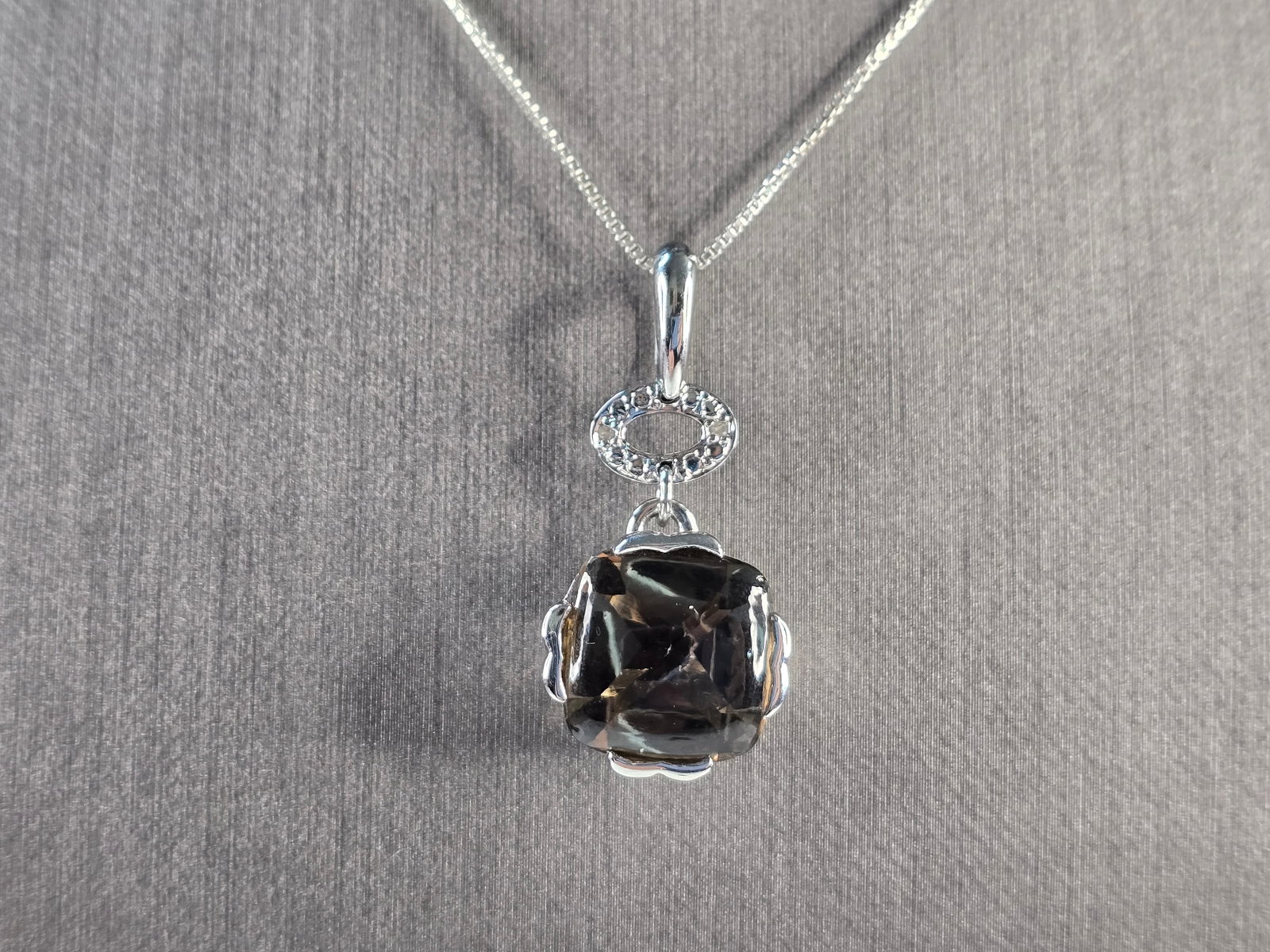 Womens Vintage Estate Sterling Silver Smoky Quartz Pendant Necklace: A WOMENS VINTAGE ESTATE STERLING SILVER SMOKY QUARTZ PENDANT WITH NECKLACE. THE TOTAL WEIGHT IS 7.9g. PENDANT MEASURES 1 1/4" LONG BY 1/2" WIDE, AND NECKLACE IS 18" LONG. NOT SURE IF THE STONE IS NATU
