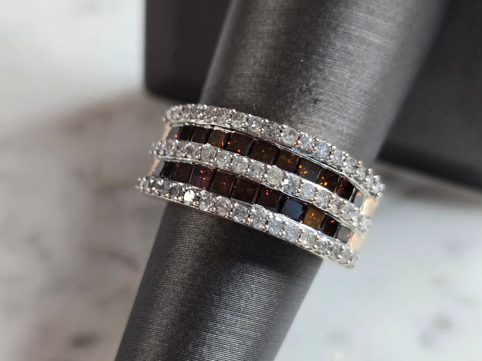 Womens Vintage Estate 10K Rose Gold Diamond & Ruby Ring: A WOMENS VINTAGE ESTATE 10K ROSE GOLD DIAMOND & RUBY RING. THE RING IS A SIZE 7.0 AND WEIGHS 5.9g. THE WIDTH OF THE RING IS 3/8". THERE ARE ABOUT 51 SMALL ACCENT DIAMONDS. THE RING MAKES A BEAUTIFUL G