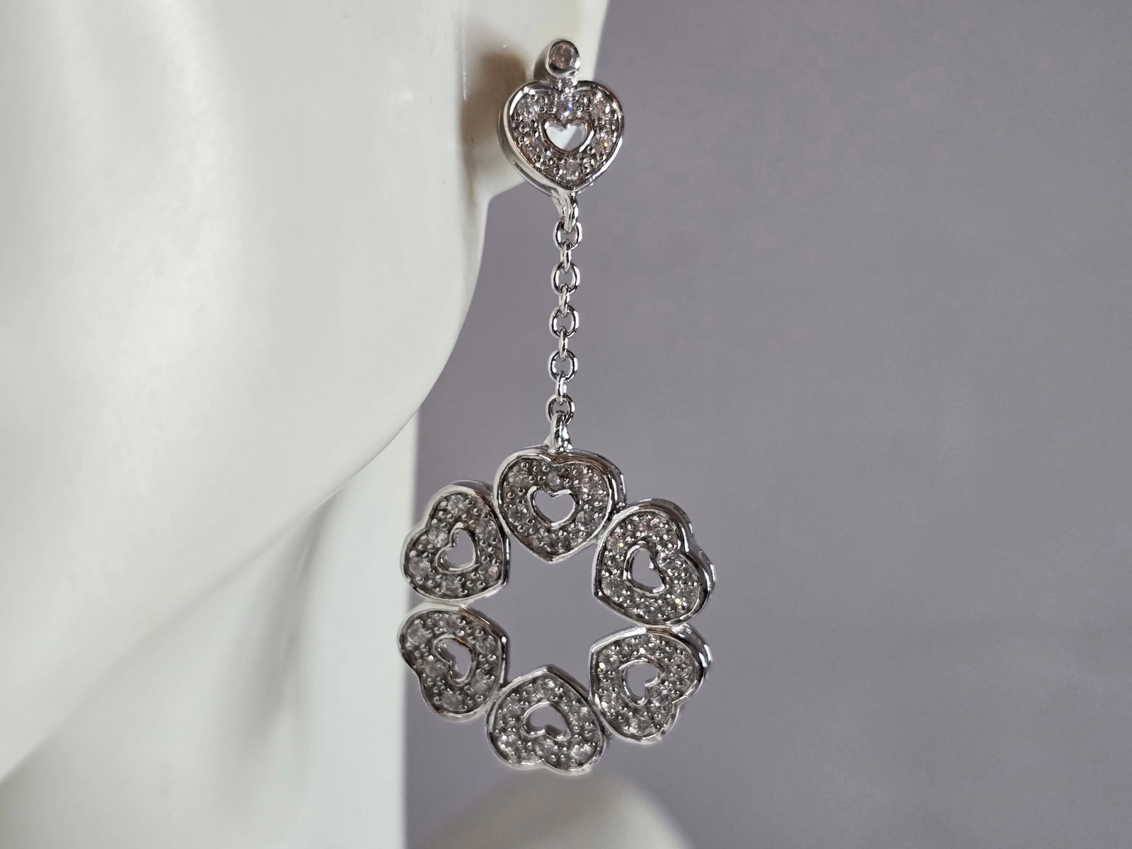 Womens Vintage Estate Sterling Silver CZ Dangle Heart Earrings: A PAIR OF WOMENS STERLING SILVER CZ DANGLE HEART EARRINGS. THE EARRINGS WEIGH 6.6g, AND MEASURE 1 5/8" LONG BY 3/4" WIDE. ANY QUESTIONS, PLEASE DO NOT HESITATE TO ASK. BE SURE TO CHECK OUT SOME OF MY 