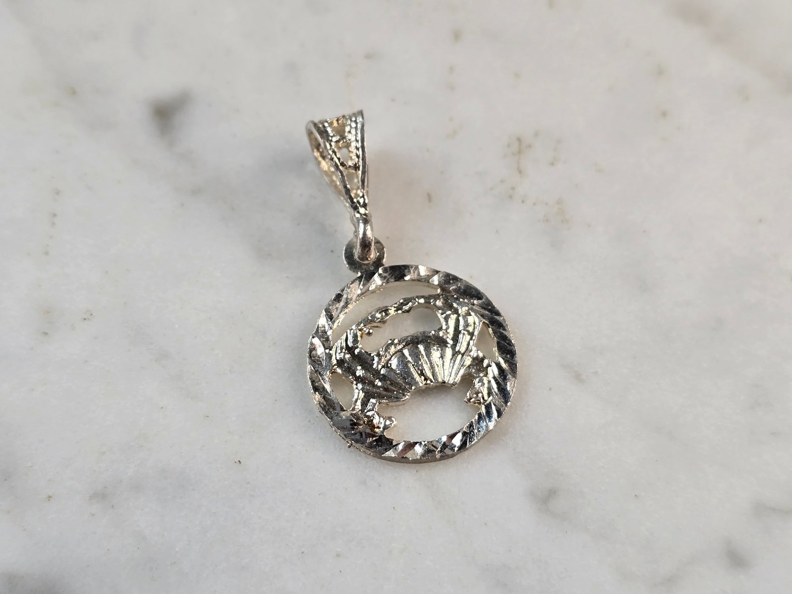 Womens Vintage Estate Sterling Silver Zodiac Cancer Pendant: A WOMENS VINTAGE ESTATE STERLING SILVER ZODIAC CANCER PENDANT. THE PENDANT WEIGHS 1.4g AND MEASURES 1" LONG BY 5/8" WIDE. MAKES A GREAT GIFT FOR THAT SOMEONE SPECIAL. ANY QUESTIONS, PLEASE ASK. BE SUR