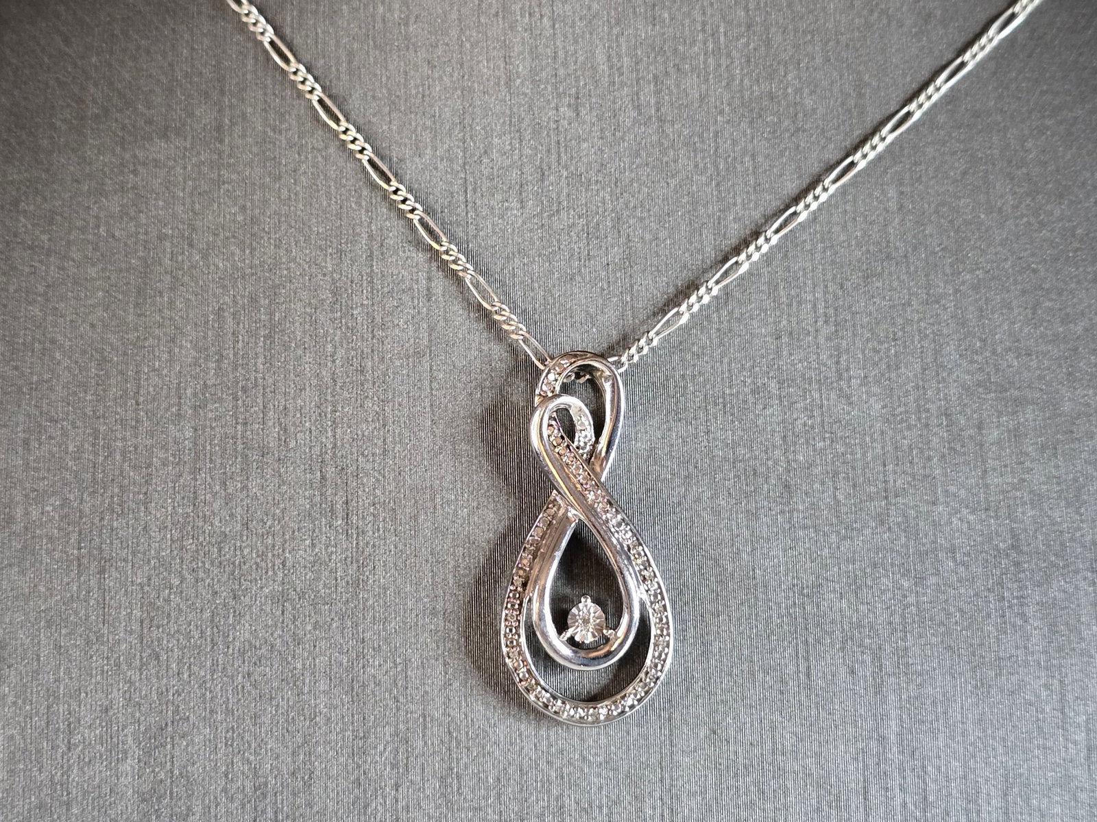 Womens Vintage Estate Sterling Silver CZ Pendant w/ Necklace: A WOMENS VINTAGE ESTATE STERLING SILVER CZ PENDANT WITH NECKLACE. TOGETHER THEY WEIGH 5.9g. THE PENDANT MEASURES 1 1/8" LONG BY 1/2" WIDE. THE NECKLACE MEASURES 24" LONG. MAKES A GREAT GIFT FOR THAT S