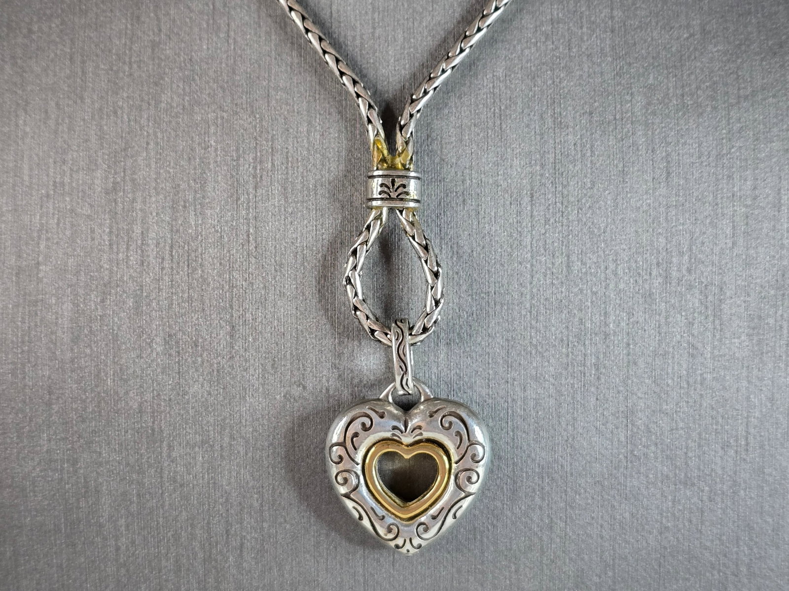 Womens Vintage Estate Sterling Silver Heart Pendant Necklace: A BEAUTIFUL WOMENS VINTAGE ESTATE STERLING SILVER HEART PENDANT WITH NECKLACE . THE PENDANT MEASURES 1 1/8" LONG BY 5/8" WIDE. NECKLACE MEASURES 17" LONG. TOTAL WEIGHT IS 25.7g. WOULD MAKE A GREAT GIF