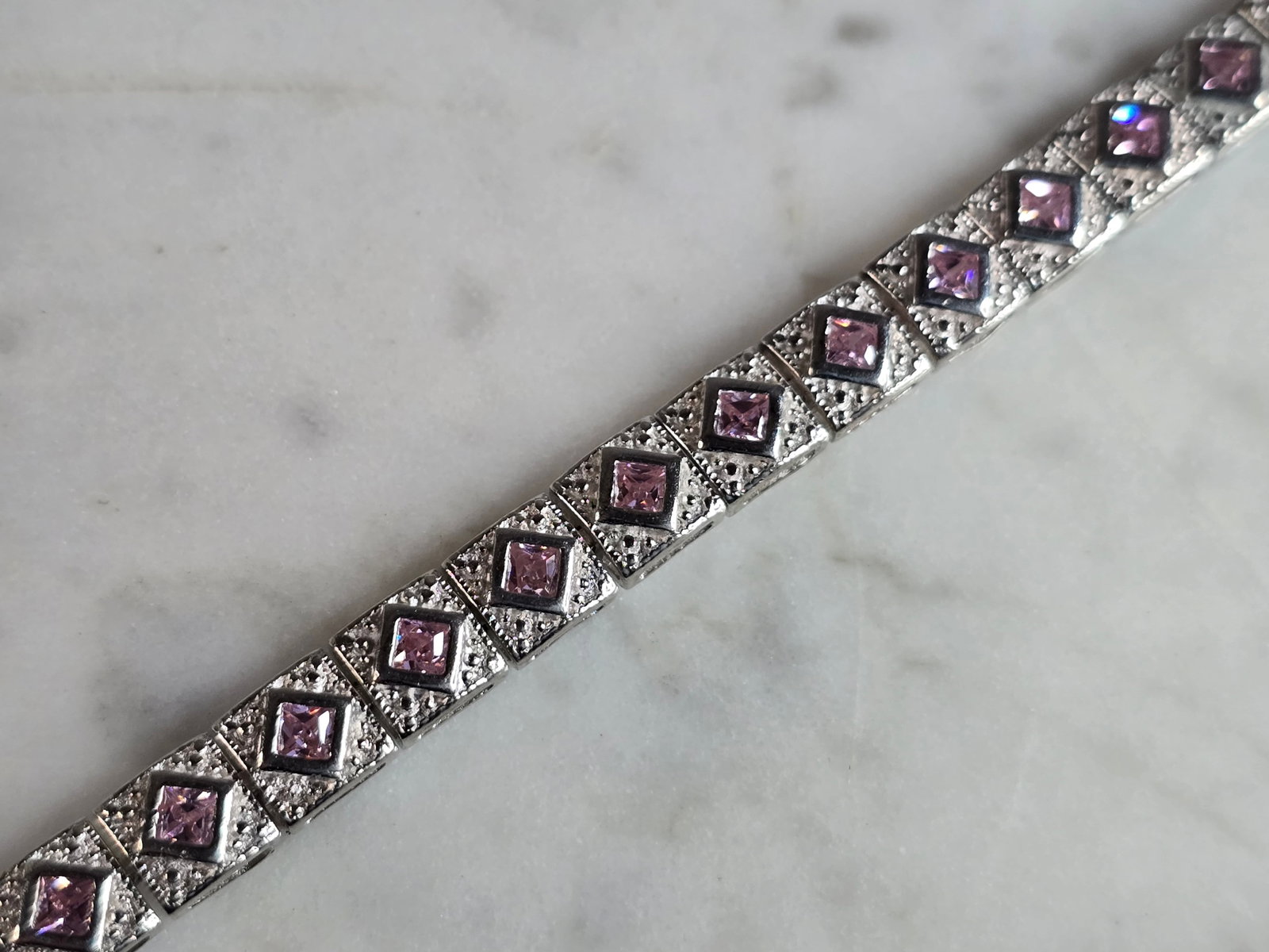 Womens Estate Sterling Silver Rose Quartz Colored Bracelet: A WOMENS ESTATE STERLING SILVER ROSE QUARTZ COLORED BRACELET. NOT SURE IF STONES ARE NATURAL OR MAN MADE. BRACELET MEASURES 7" LONG BY 1/4" WIDE, AND WEIGHS 15.7g. THIS WOULD MAKE A LOVELY GIFT FOR TH