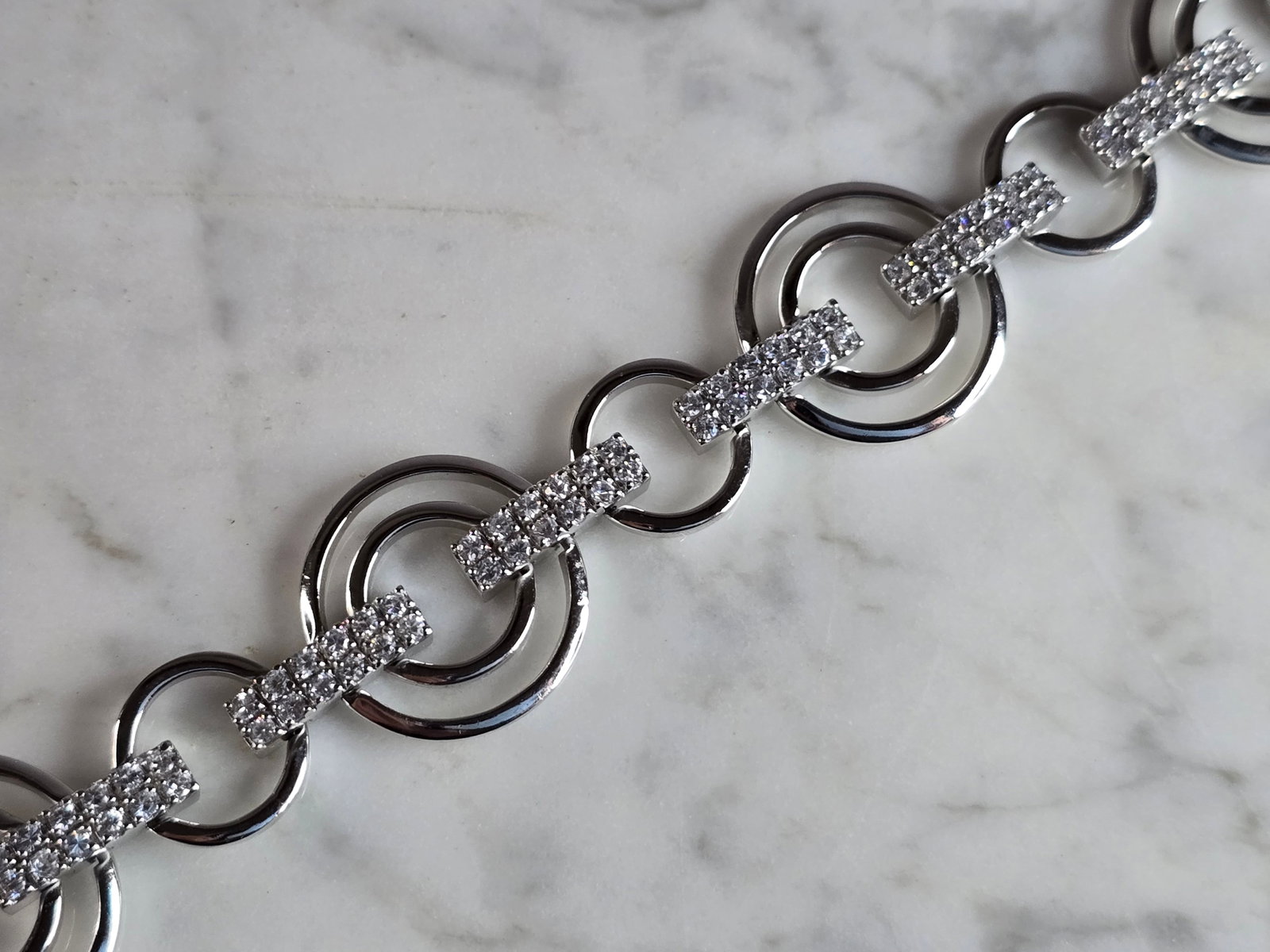 Womens Vintage Estate Sterling Silver Modernist Bracelet: A WOMENS VINTAGE ESTATE STERLING SILVER MODERNIST BRACELET. BRACELET MEASURES 7 3/4" LONG BY 7/8" WIDE AND WEIGHS 33.9g. THIS WOULD MAKE A LOVELY GIFT FOR THAT SOMEONE SPECIAL. ANY QUESTIONS, PLEASE D