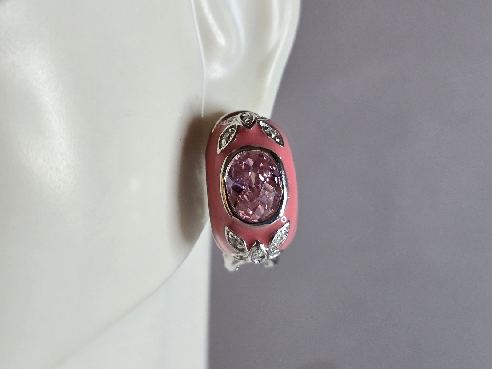 Womens Vintage Estate Sterling Silver Pink Enamel Earrings: A PAIR OF WOMENS VINTAGE ESTATE STERLING SILVER PINK ENAMEL CZ EARRINGS. THE EARRINGS WEIGH 11.4g, AND MEASURE 7/8" BY 1/2" . MAKES A LOVELY GIFT FOR THAT SOMEONE SPECIAL. ANY QUESTIONS, PLEASE DON'T 