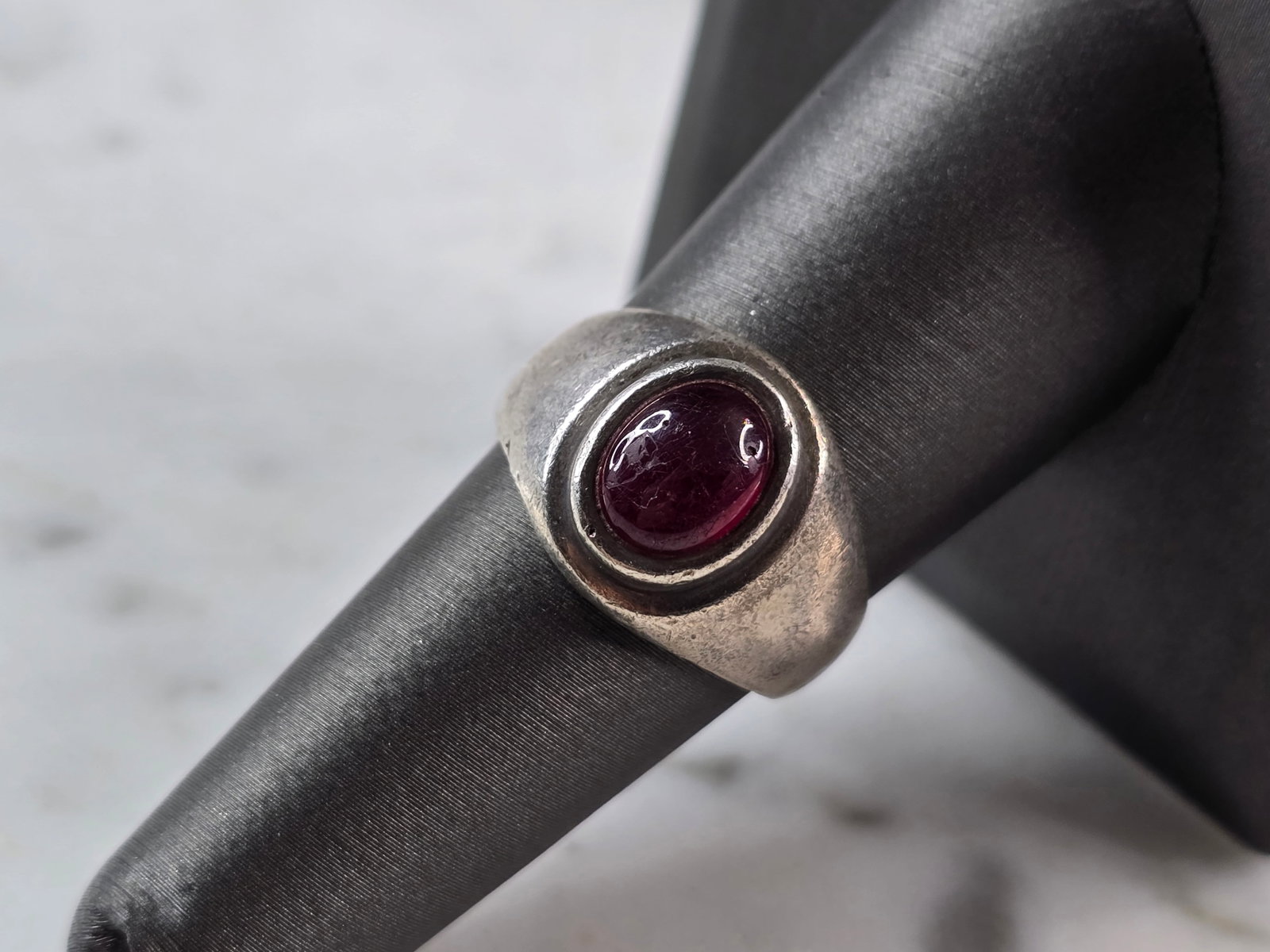 Womens Vintage Estate Sterling Silver Garnet Cabochon Ring (1 of 5)