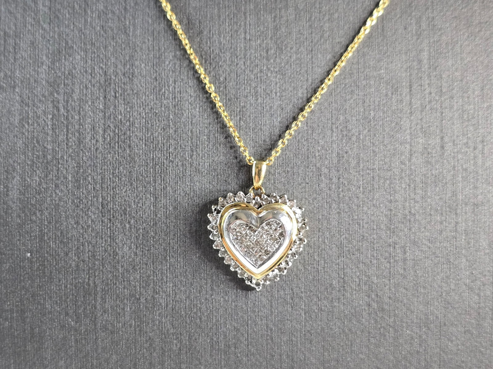 Womens Vintage Estate 10K Gold Diamond Heart Pendant w/ Necklace (1 of 5)