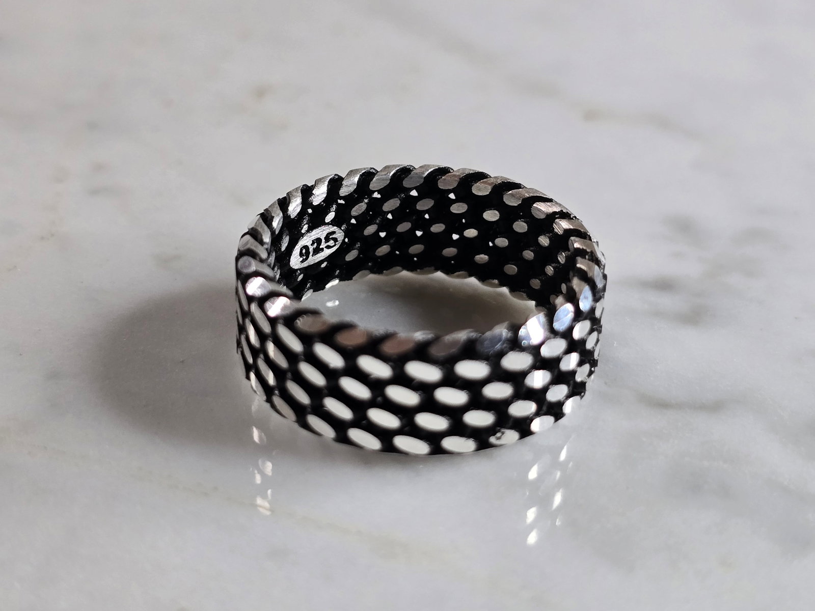 Mens Estate Sterling Silver Modernist Scales Band Ring: A MENS ESTATE STERLING SILVER MODERNIST SCALES BAND RING. THE RING WEIGHS 8.2g AND IS A SIZE 12.5. BAND MEASURES 5/16" WIDE. THIS RING WOULD BE A WONDERFUL GIFT FOR THAT SPECIAL SOMEONE. ANY QUESTIONS