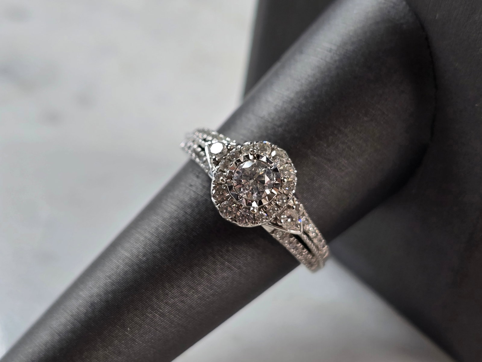 Womens Vintage Estate 14K White Gold Diamond Ring (1 of 4)