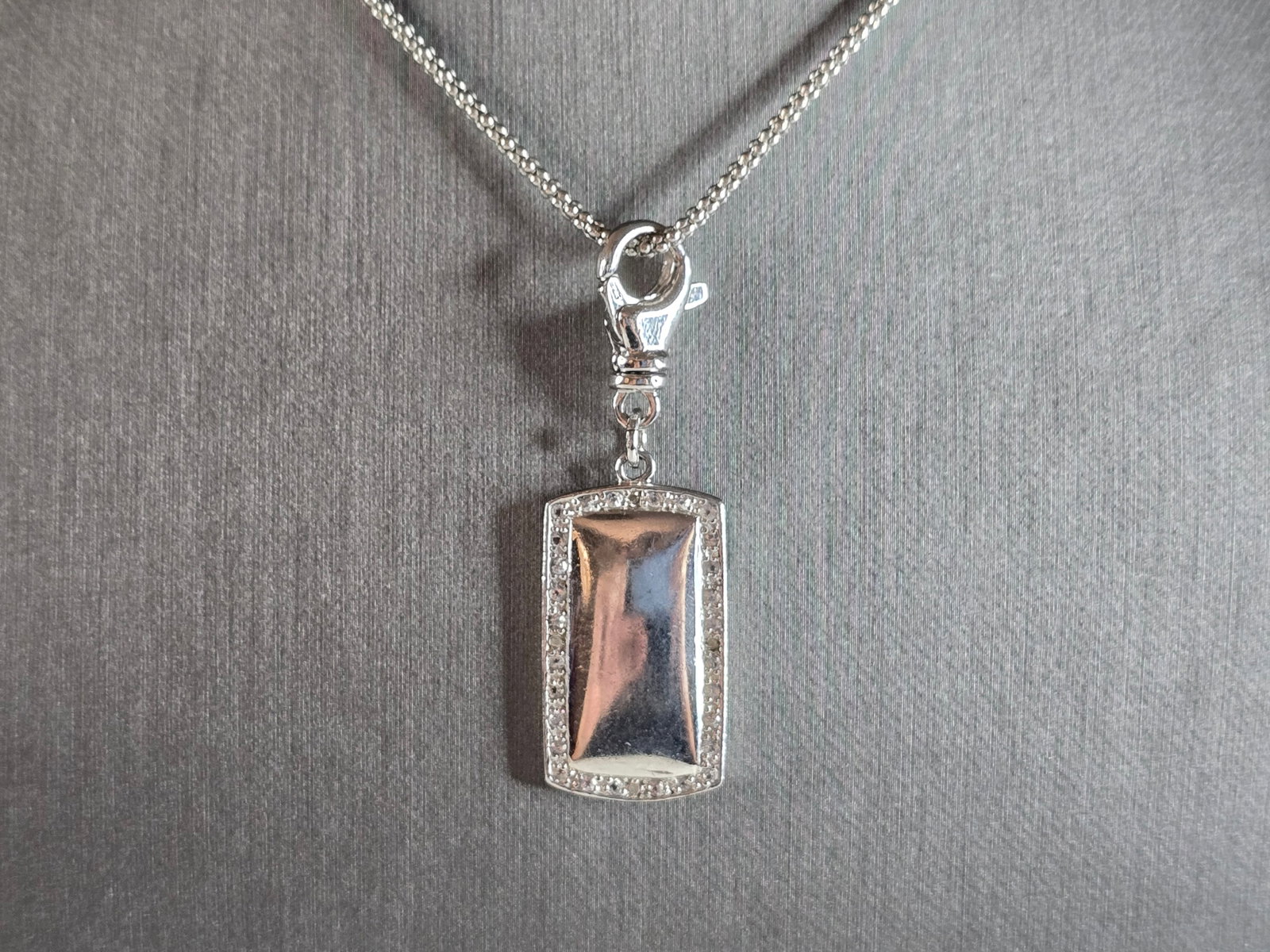 Womens Vintage Estate Sterling Silver Modernist CZ Pendant Necklace: A WOMENS VINTAGE ESTATE STERLING SILVER MODERNIST CZ PENDANT AND NECKLACE. NECKLACE AND PENDANT WEIGH 10.1g. NECKLACE MEASURES 18" LONG AND PENDANT MEASURES 2" LONG BY 5/8" WIDE. MAKES A GREAT GIFT FO