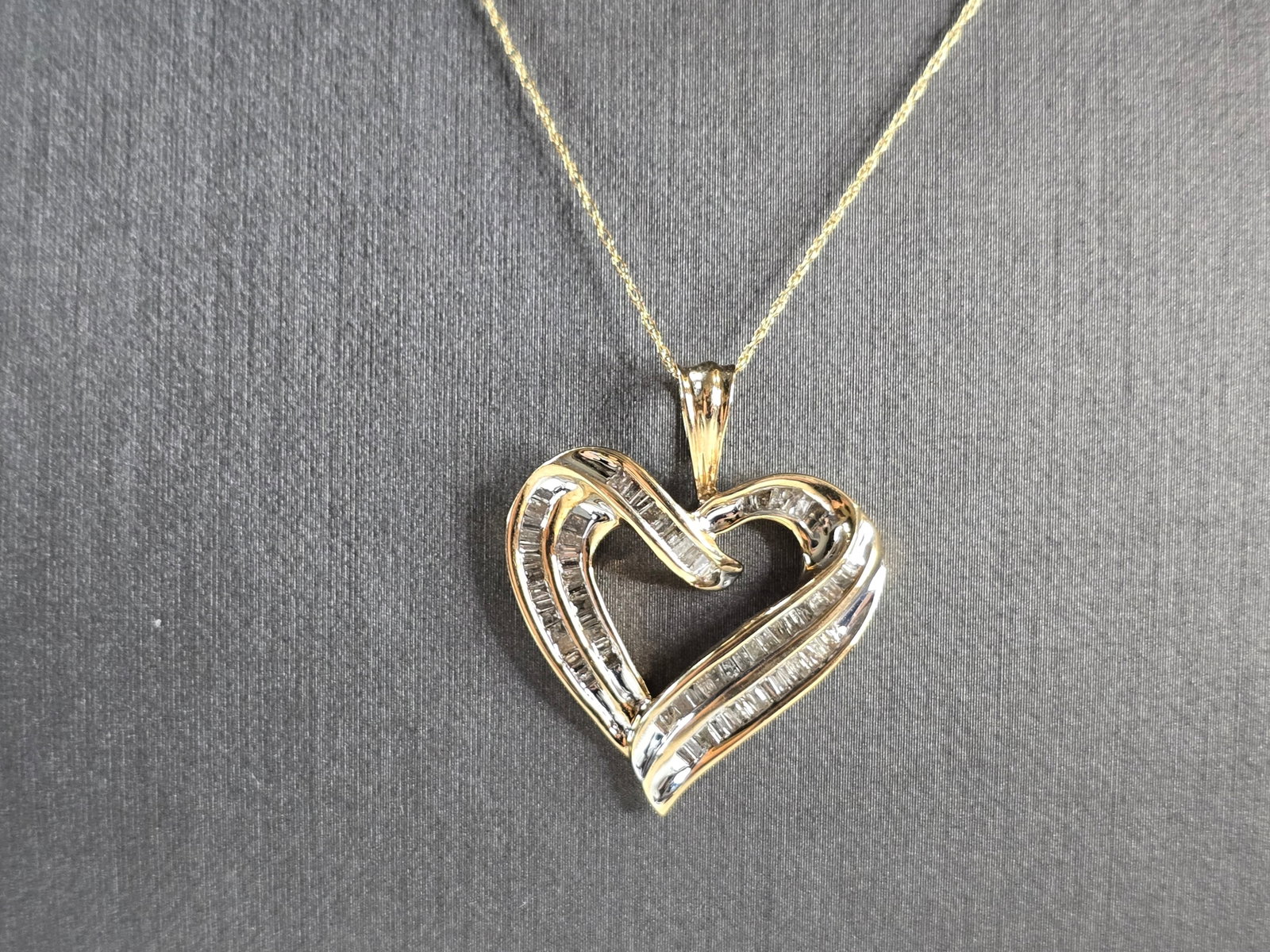 Women's Vintage Estate 10K Gold Diamond Heart Pendant w/ Necklace (1 of 6)