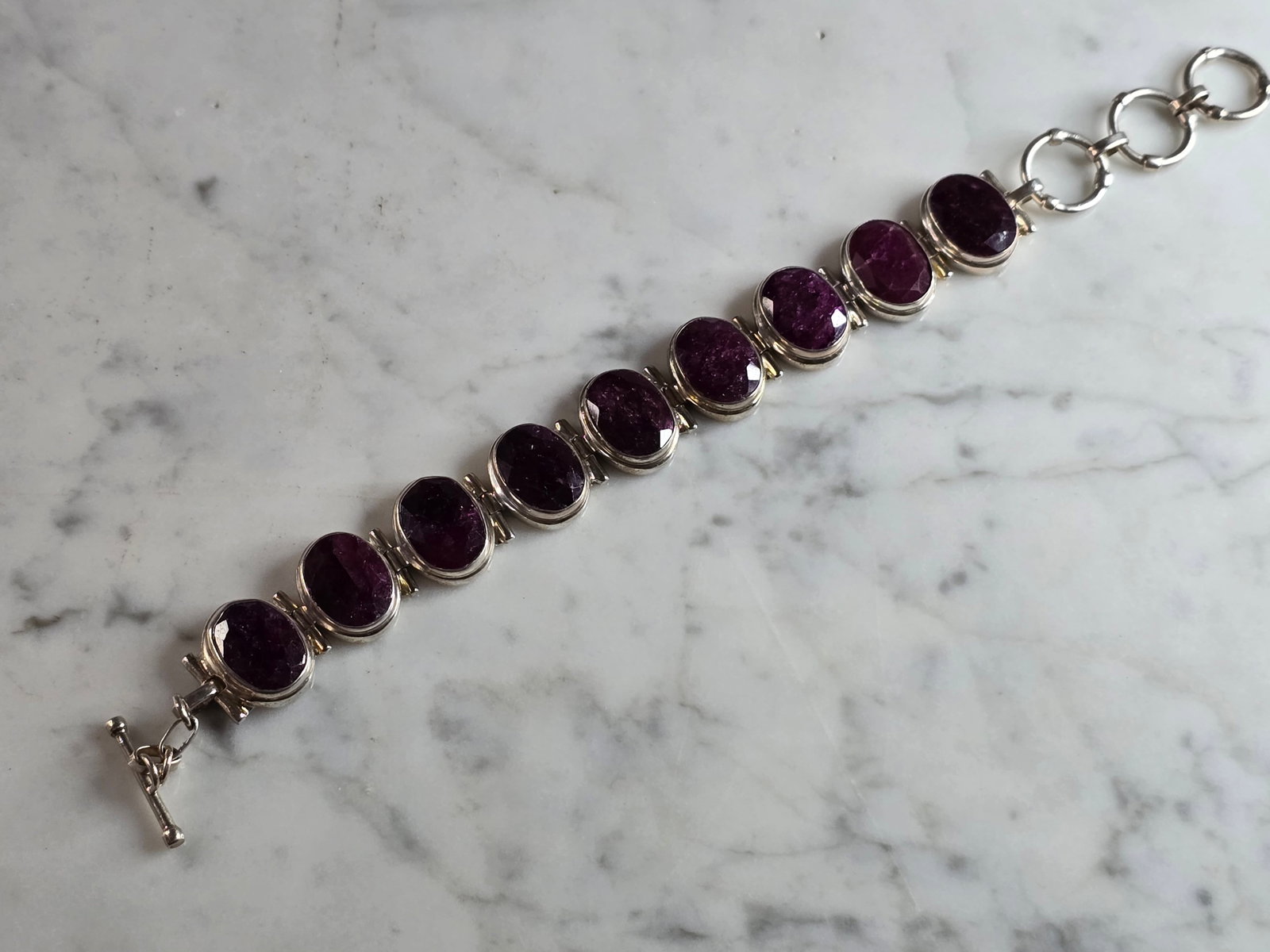 Womens Vintage Estate Sterling Silver Natural Ruby Bracelet: A WOMENS VINTAGE ESTATE STERLING SILVER NATURAL RUBY BRACELET. BRACELET MEASURES 9 1/2" LONG BY 3/4" WIDE, AND WEIGHS 54.7g. THIS WOULD MAKE A LOVELY GIFT FOR THAT SOMEONE SPECIAL. ANY QUESTIONS, PLEA