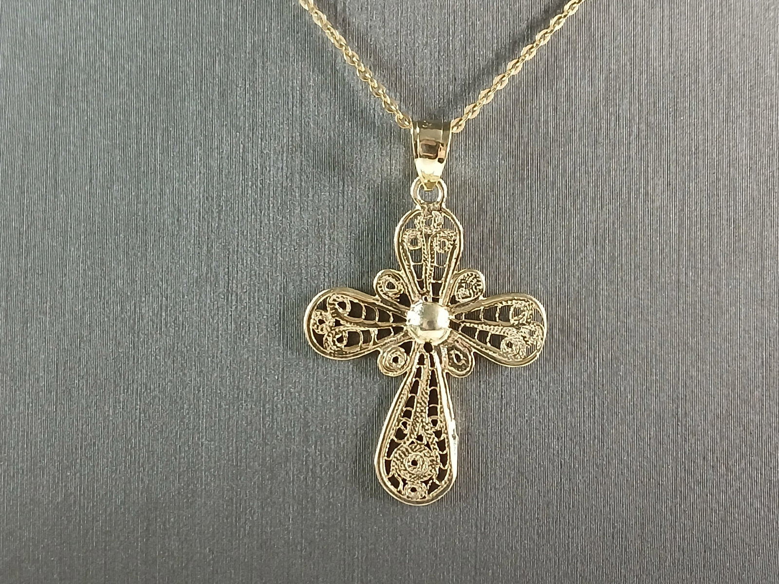 Womens Sterling Silver Gold Tone Religious Cross Necklace: A VERY NICE STERLING SILVER RELIGIOUS FILIGREE CROSS PENDANT WITH NECKLACE THAT WEIGHS 3.5g. THE PENDANT MEASURES 1 3/8" LONG BY 1" WIDE. THE NECKLACE MEASURES 18" LONG. ANY QUESTIONS PLEASE DONT HESI
