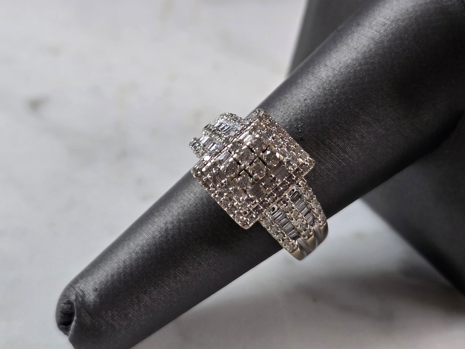 Womens Vintage Estate 10K White Gold Diamond Ring: A WOMENS VINTAGE ESTATE 10K WHITE GOLD DIAMOND RING. THE RING IS A SIZE 7.0, AND WEIGHS 6.7g. THERE ARE 115 TINY DIAMONDS IN THIS RING. THE WIDTH OF THE RING IS 1/2". RING IS MARKED ON THE INSIDE. THE
