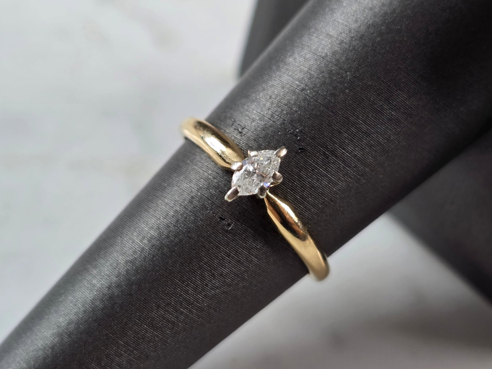 Womens Vintage Estate 14k Gold Marquise Diamond Engagement Ring: A WOMENS VINTAGE ESTATE 14K YELLOW GOLD MARQUISE DIAMOND RING THAT WEIGHS 1.9g. THE SIZE OF THE RING IS A 7.5, AND IS ABOUT 1/4" WIDE. THE DIAMOND IS ABOUT 0.20cts. WOULD MAKE A LOVELY GIFT FOR THAT S
