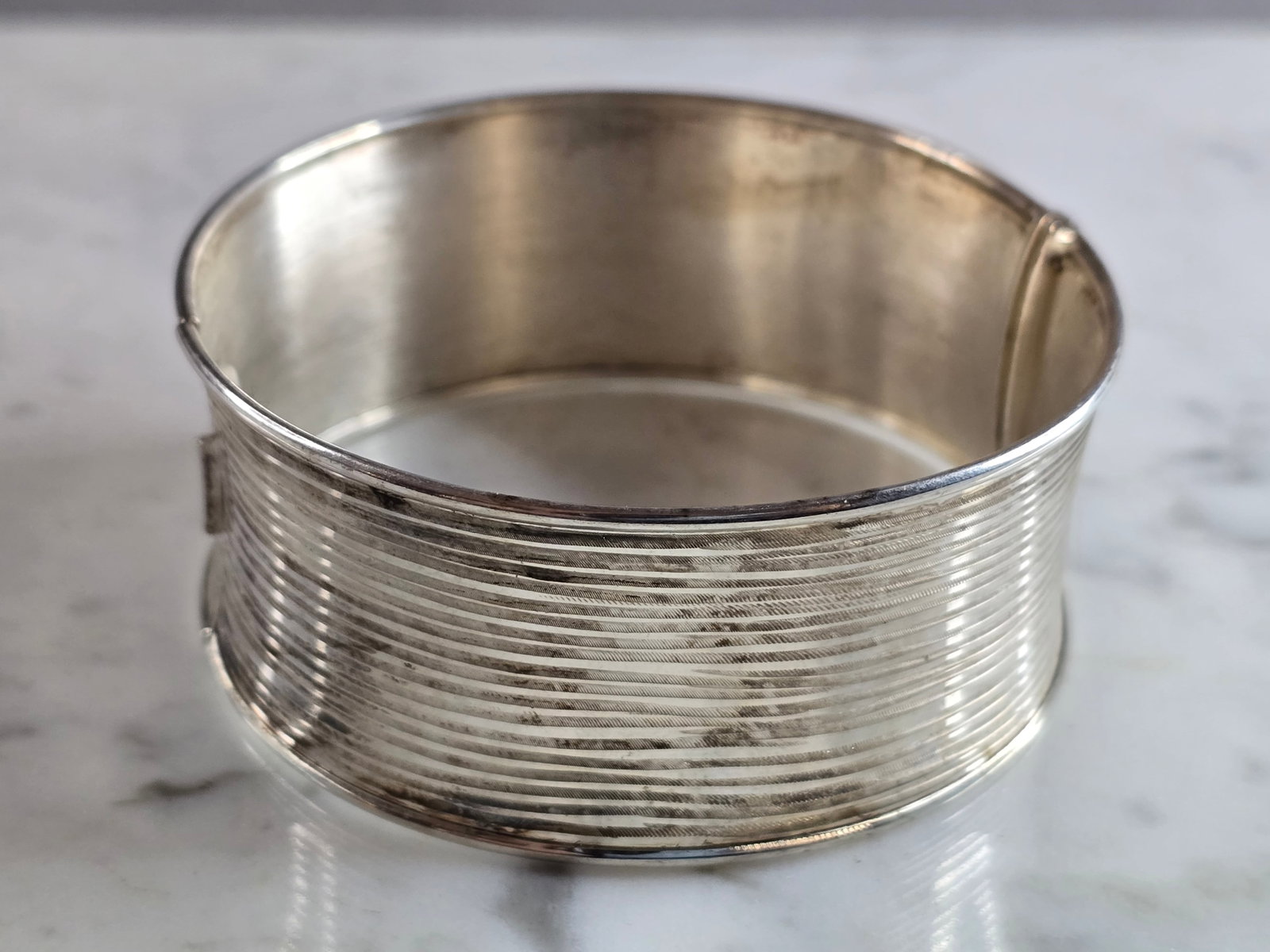 Womens Vintage Estate Sterling Silver Modernist Bracelet: A WOMENS VINTAGE ESTATE STERLING SILVER MODERNIST BANGLE BRACELET. BRACELET MEASURES 8" IN CIRCUMFERENCE BY 1 1/8" WIDE AND WEIGHS 38.1g. THIS WOULD MAKE A LOVELY GIFT FOR THAT SOMEONE SPECIAL. ANY QU