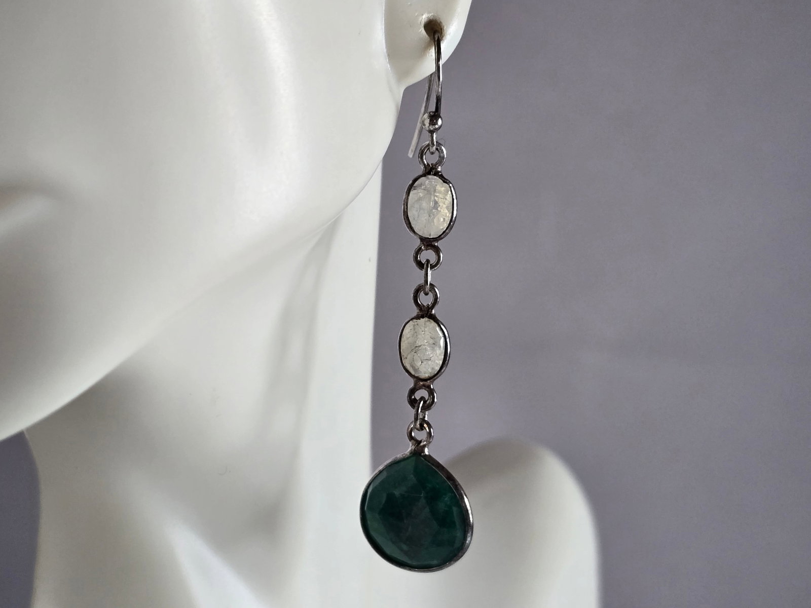 Pr Womens Sterling Silver Aventurine Moonstone Dangle Earrings: PAIR OF WOMENS VINTAGE ESTATE STERLING SILVER AVENTURINE AND MOONSTONE DANGLE EARRINGS. EARRINGS MEASURE 2 1/4" LONG BY 1/2" WIDE. THE EARRINGS WEIGH 5.2g. MAKES A LOVELY GIFT FOR THAT SOMEONE SPECIAL