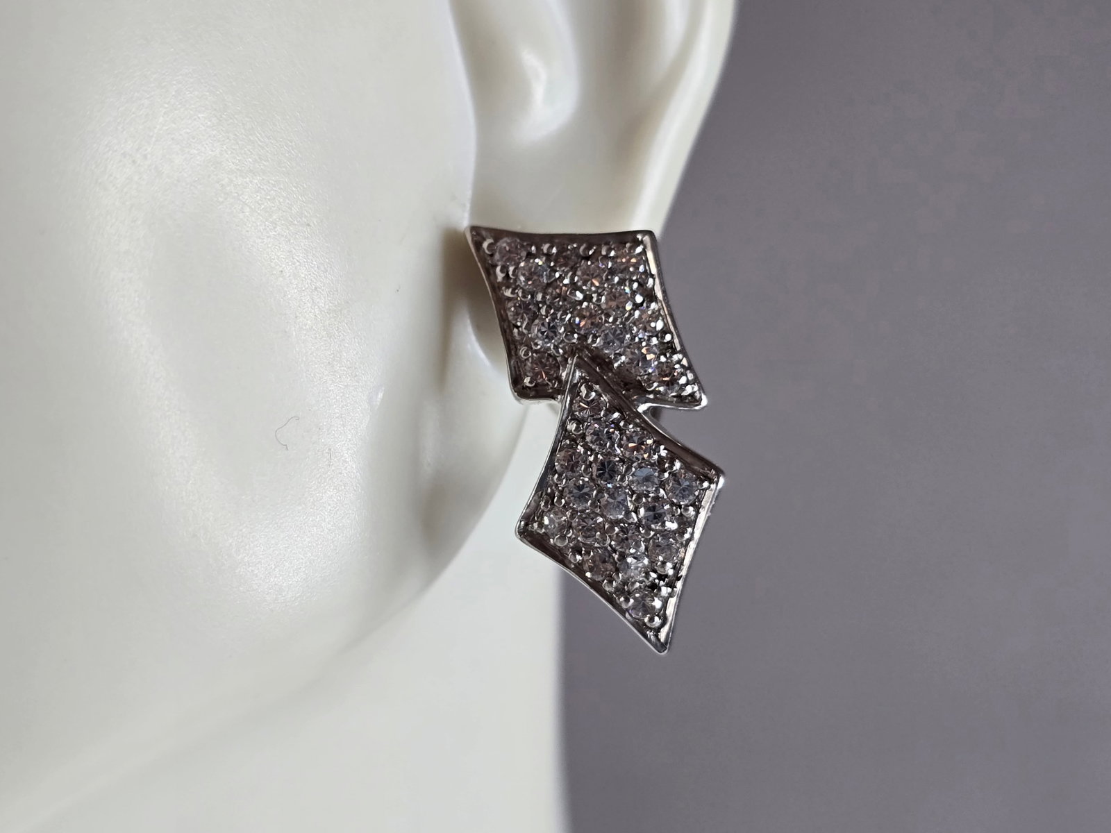 Womens Vintage Estate Sterling Silver Deco CZ Stud Earrings: A PAIR OF WOMENS VINTAGE ESTATE STERLING SILVER DECO STYLE STUD EARRINGS THAT WEIGH 7.2g. EARRINGS MEASURE 1" BY 1/2" WIDE. ANY QUESTIONS, PLEASE DO NOT HESITATE TO ASK. BE SURE TO CHECK OUT SOME OF M