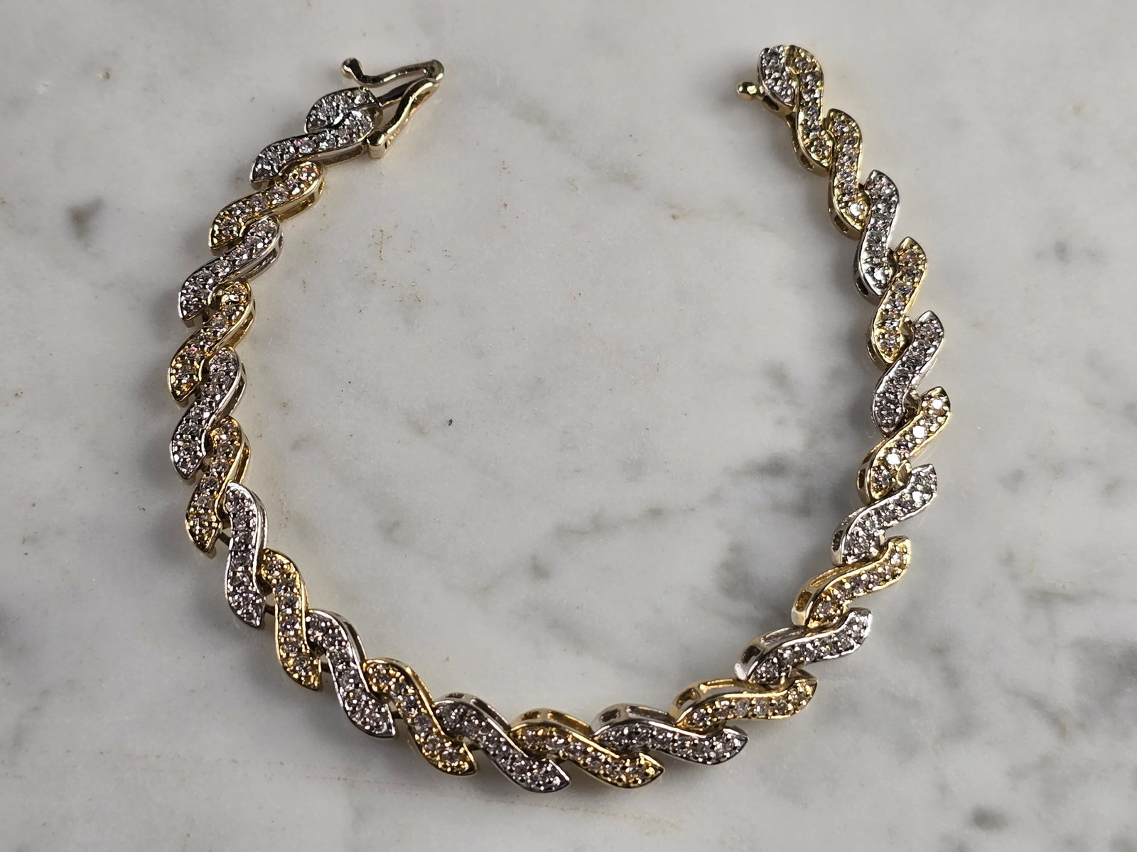 Womens Vintage Estate 14K Gold Diamond Tennis Bracelet: A WOMENS VINTAGE ESTATE 14K GOLD DIAMOND TENNIS BRACELET WITH ABOUT 144 TINY DIAMONDS. THE BRACELET MEASURES 7 1/8" LONG BY 1/4" WIDE, AND WEIGHS 16.7g. WOULD MAKE A GREAT GIFT FOR THAT SPECIAL SOMEON
